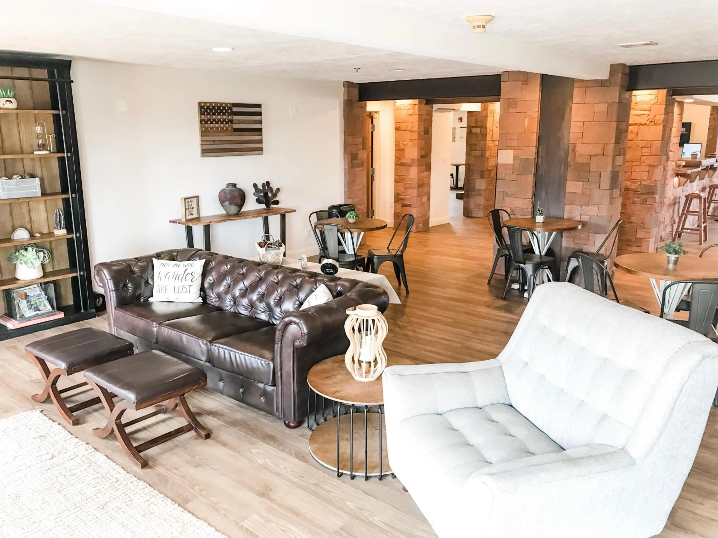 Living room in Red Sands Hotel