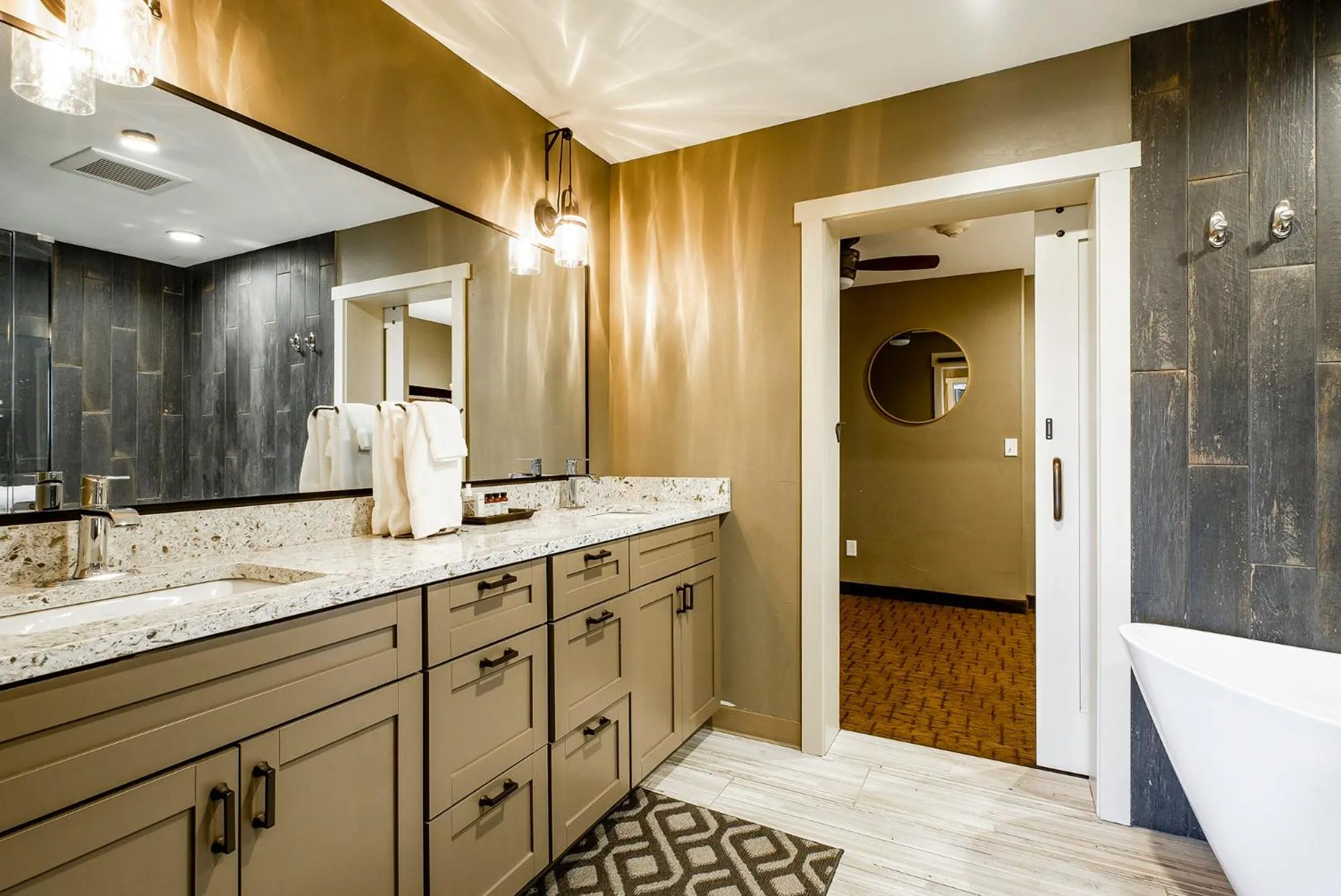 Bathroom in Red Sands Hotel