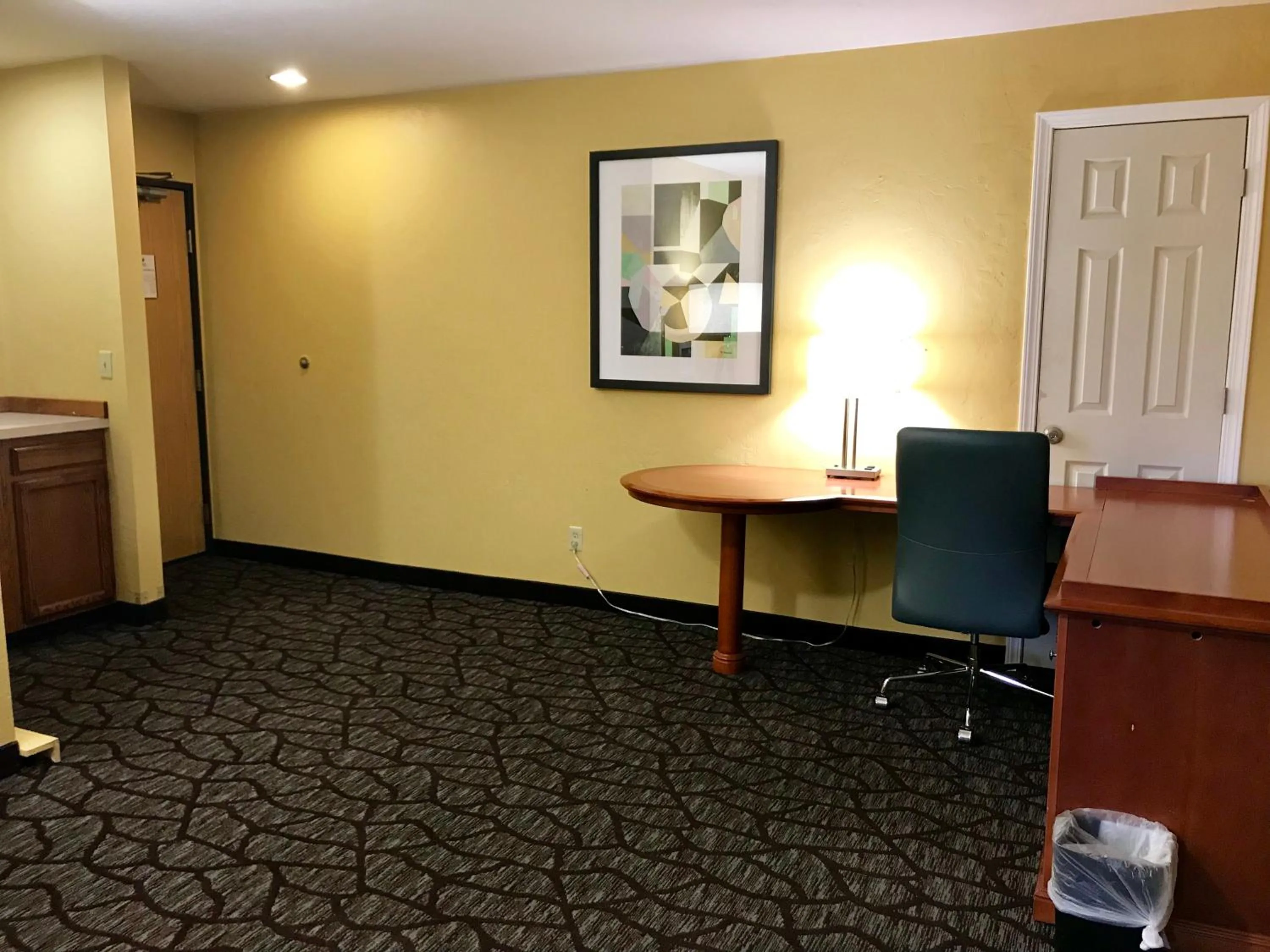 Living room in Super 8 by Wyndham Union Gap Yakima Area