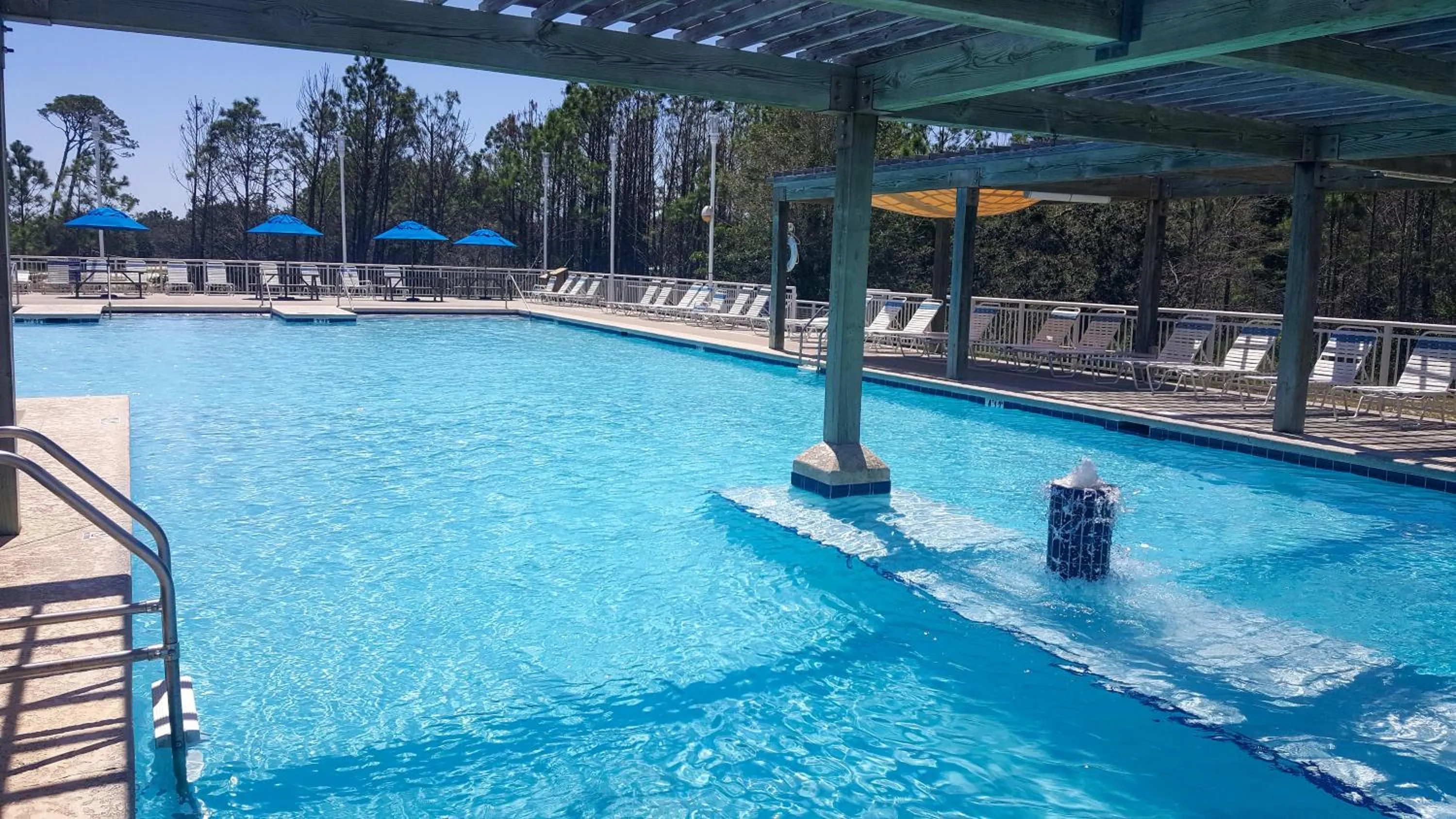 Swimming pool in Eagle Cottages at Gulf State Park