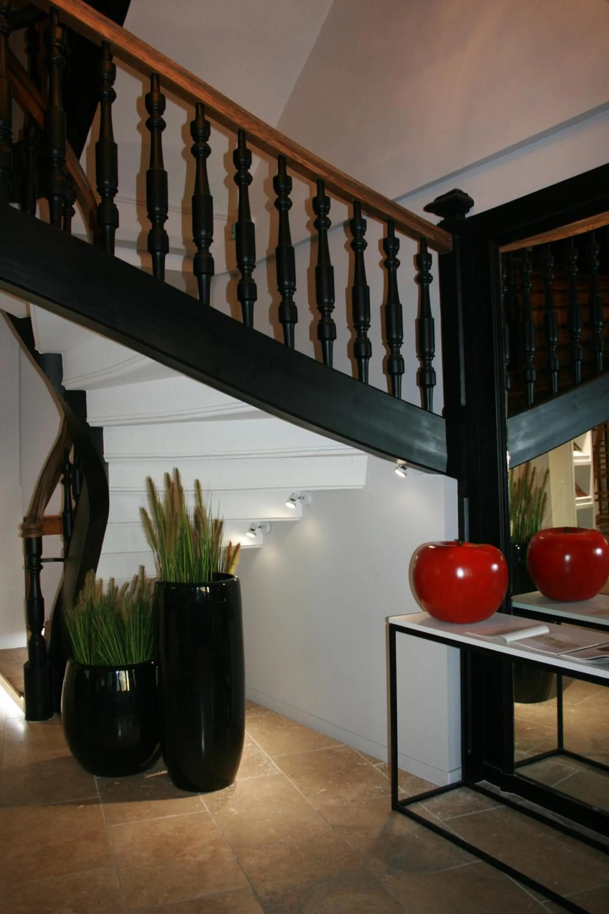 Decorative detail in Best Western Le Cheval Blanc -Vue sur le port-plein centre ville