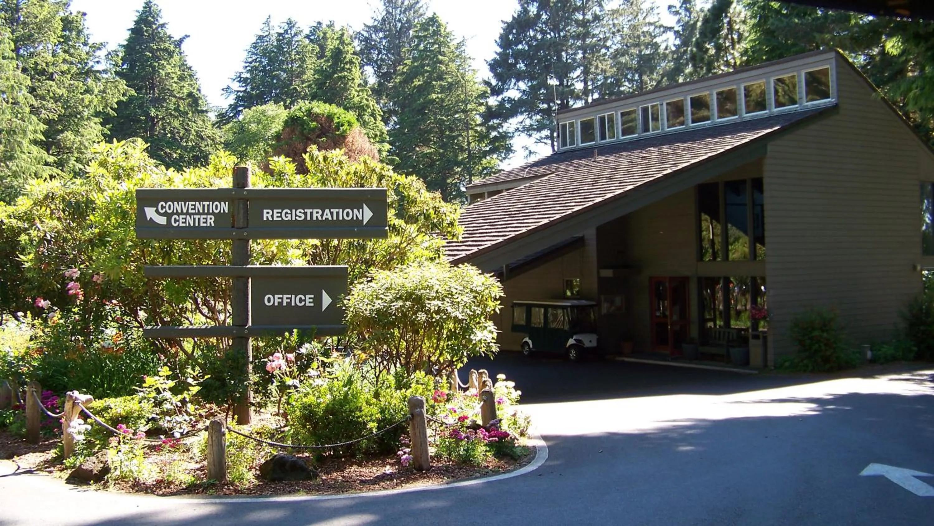Facade/entrance in Inn at Otter Crest