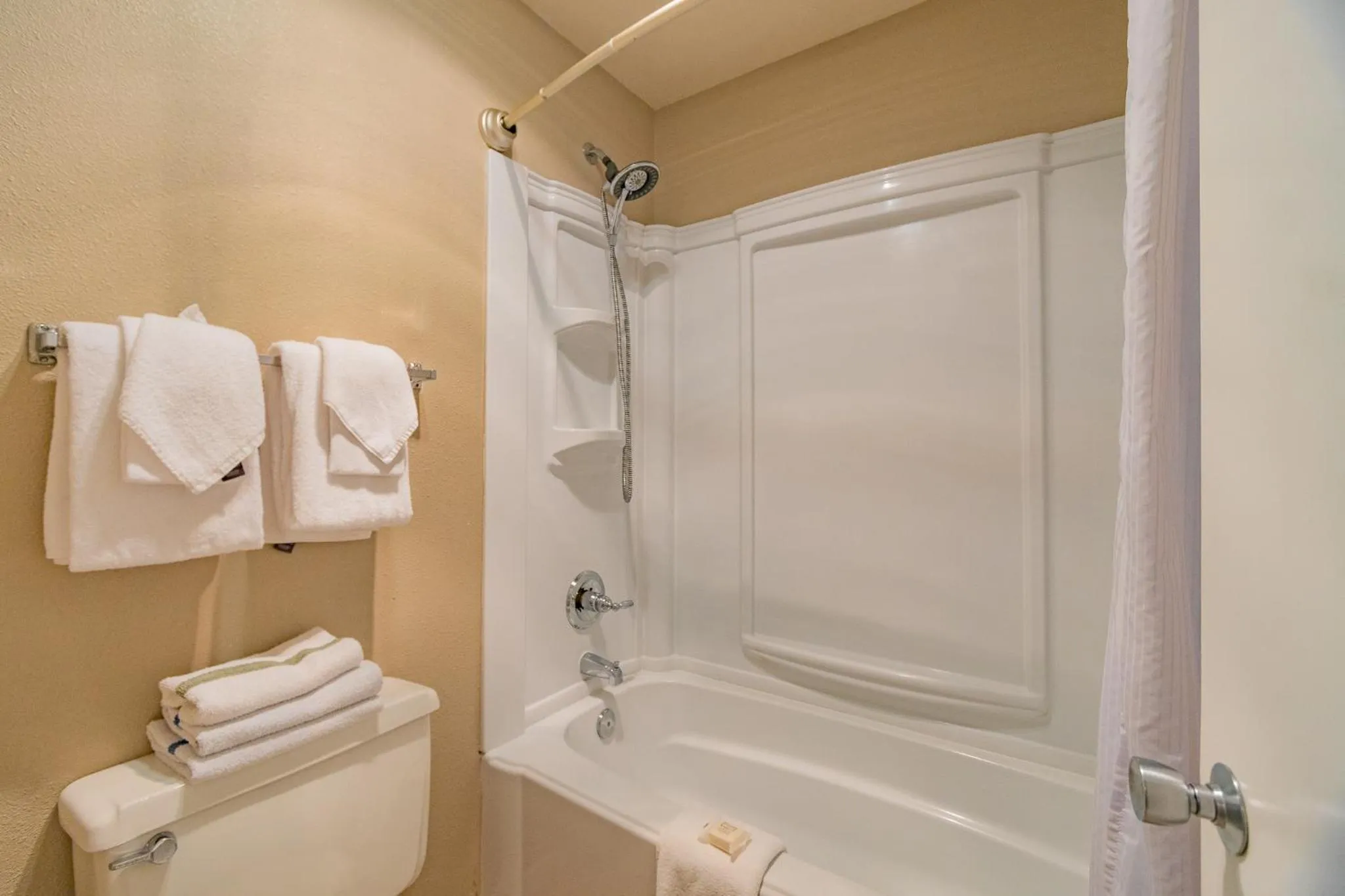 Toilet in Inn at Otter Crest