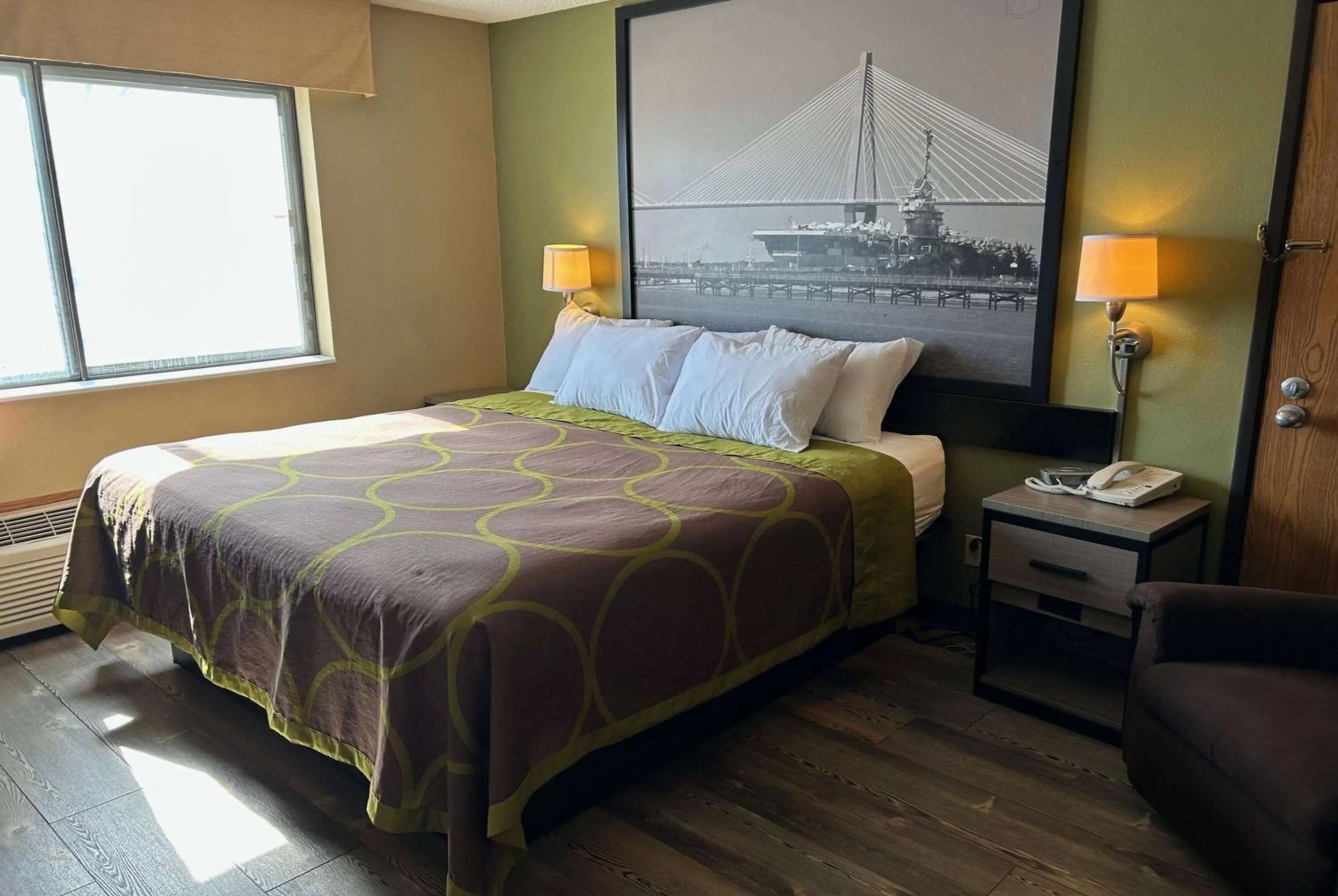 Photo of the whole room, Bed in Super 8 by Wyndham Perry IA