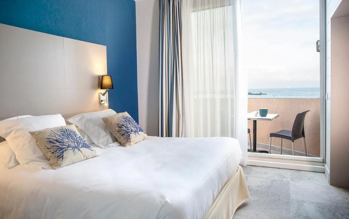 Photo of the whole room, Bed in Hotel Port Marine