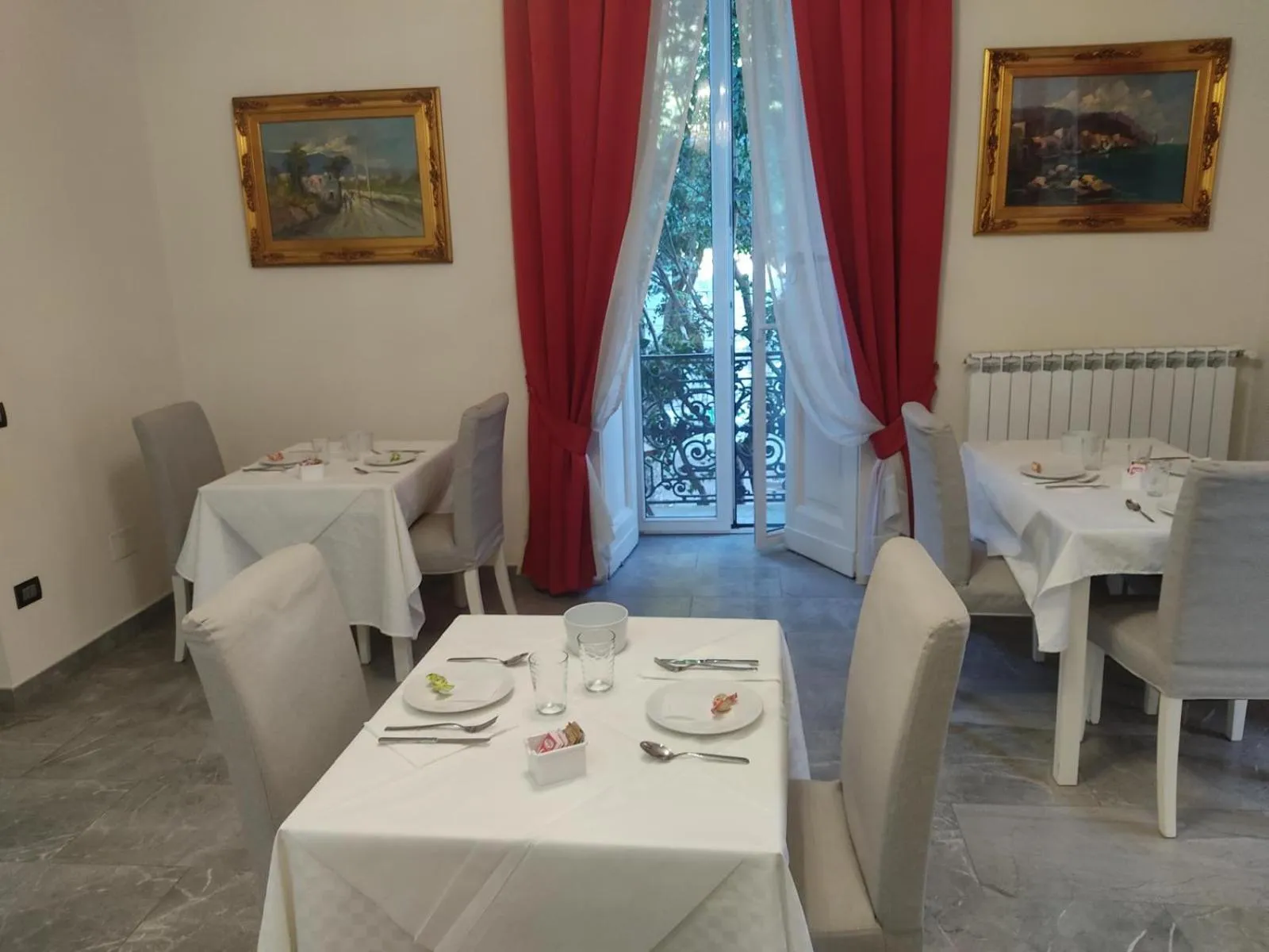 Breakfast in Botanic Charm