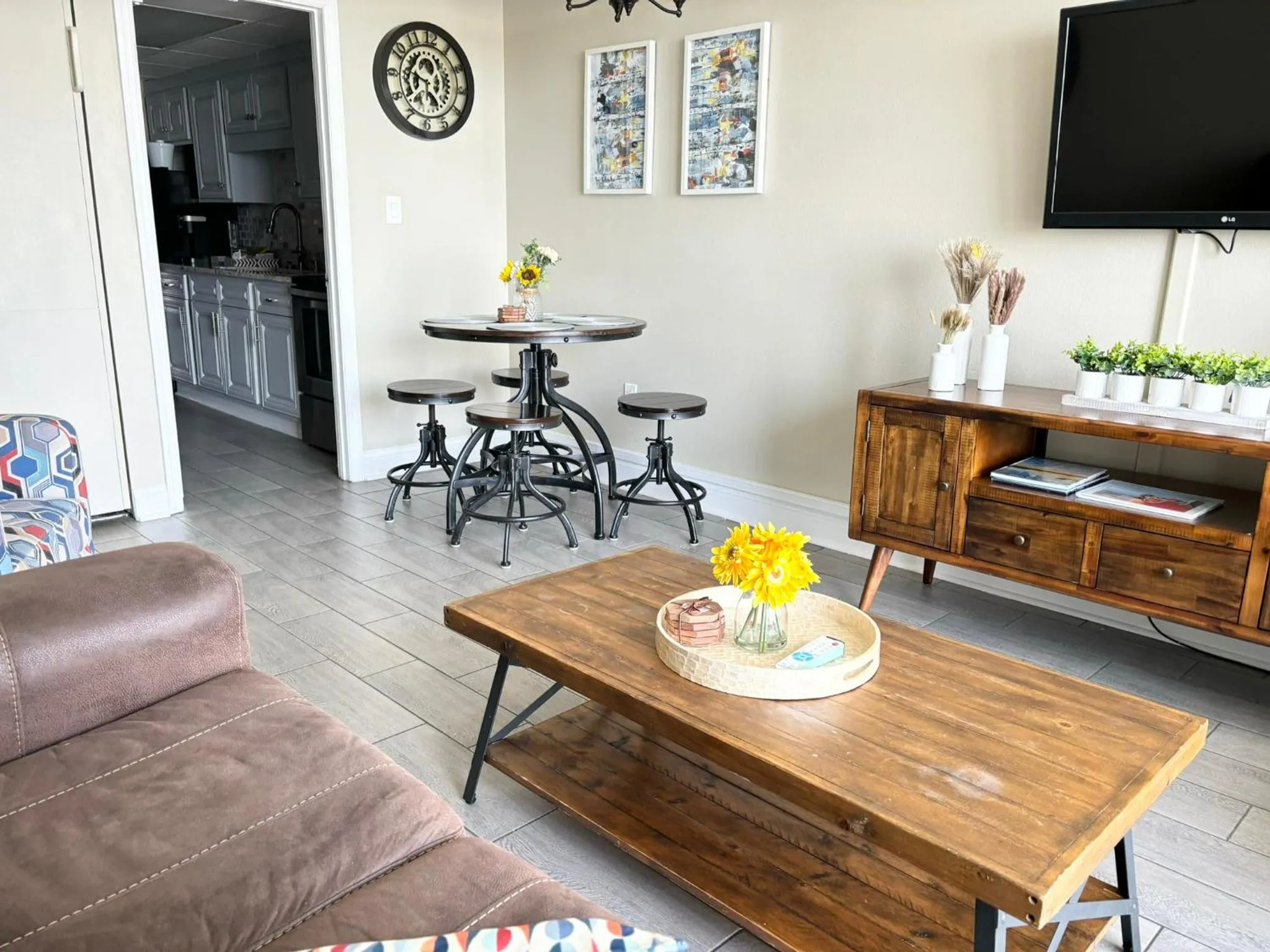 Living room in Beach Daze Oceanfront Great Location