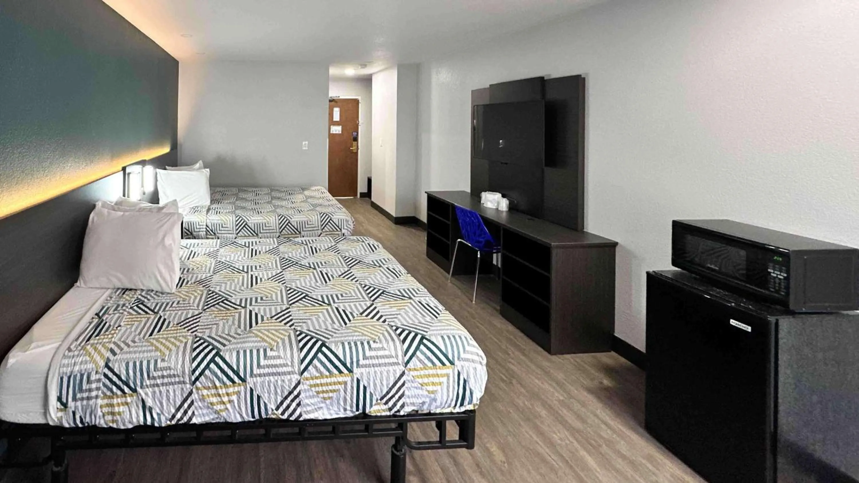 Bedroom, Bed in Motel 6-Lebec, CA