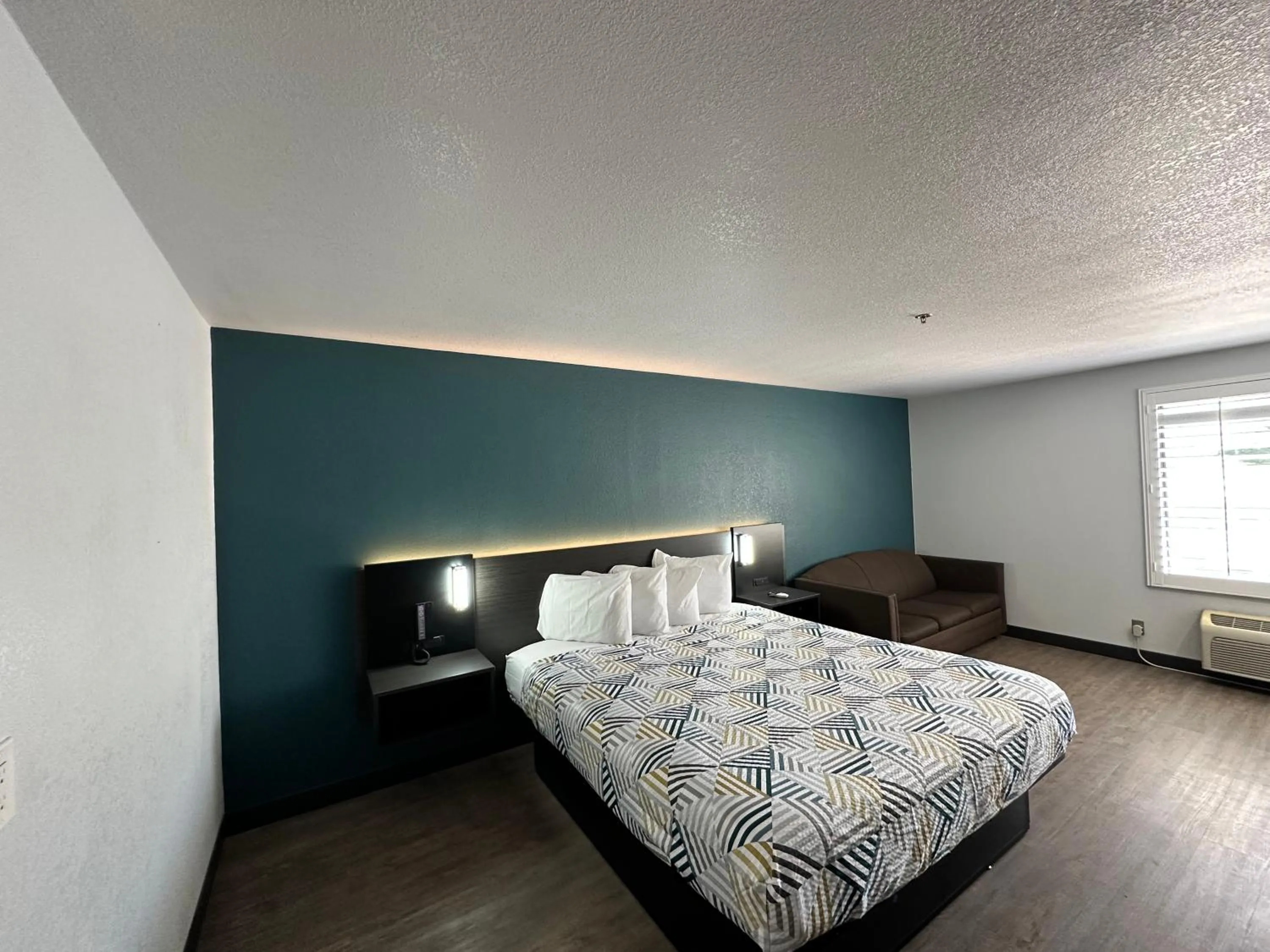 Bed in Motel 6-Lebec, CA