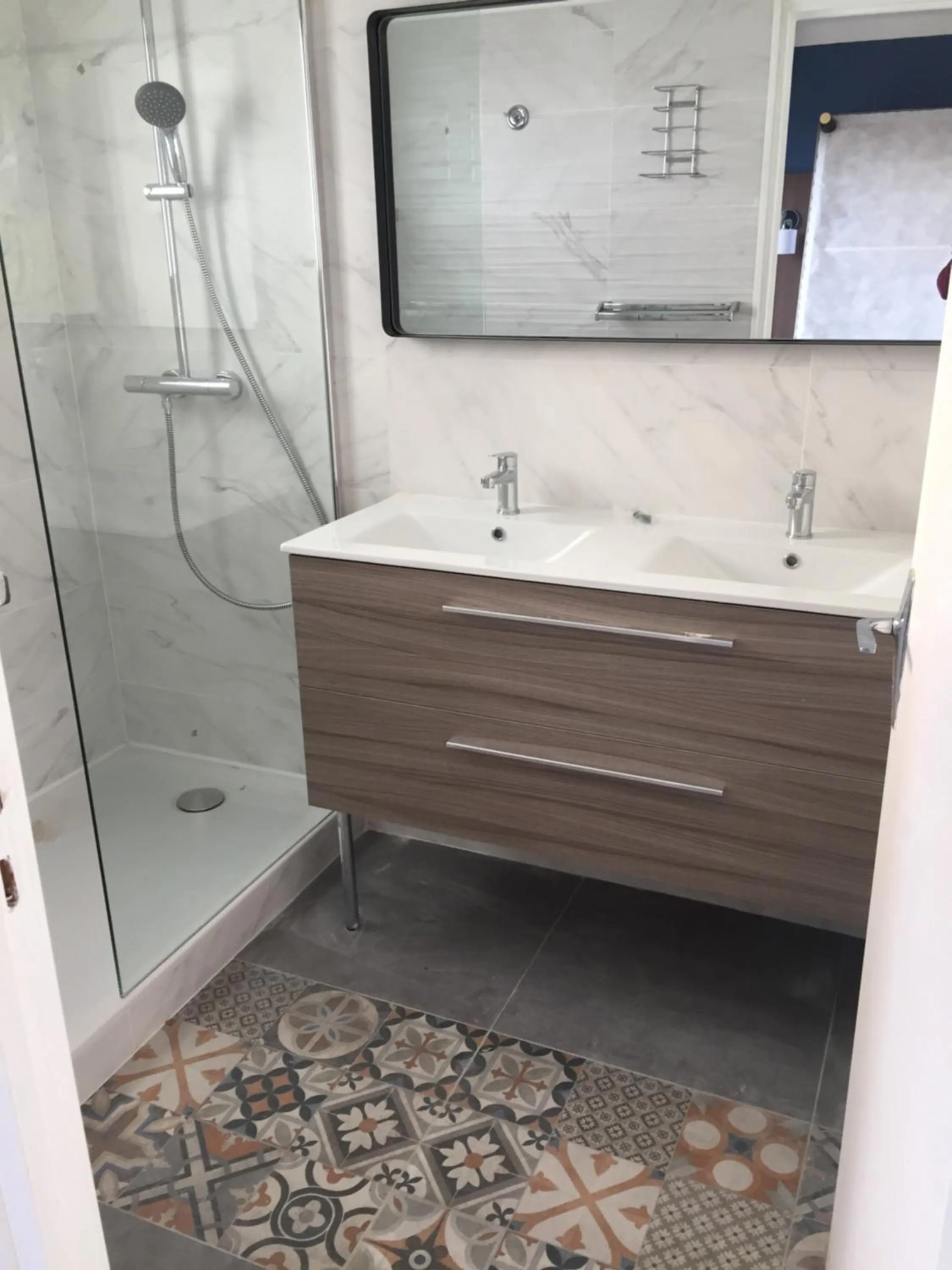 Bathroom in Le Galion Hotel et Restaurant Canet Plage - Logis