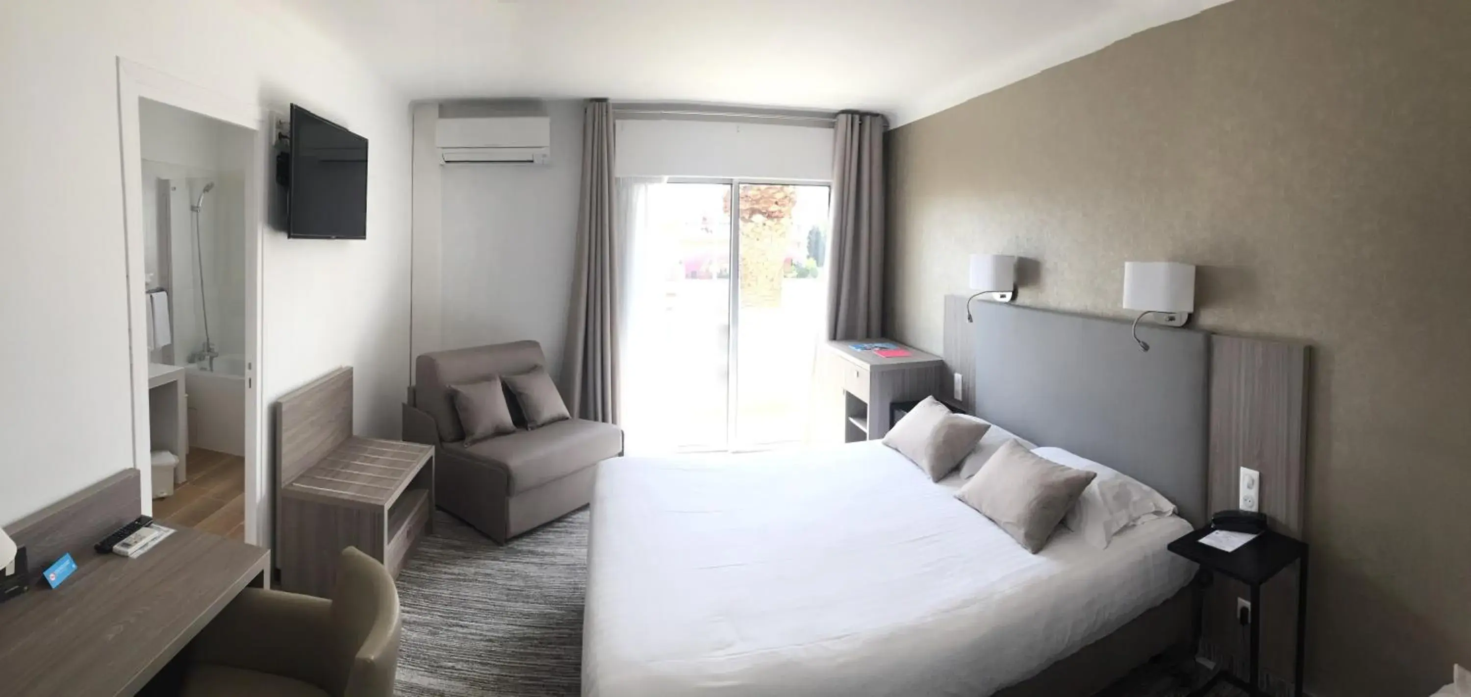 Superior Family Room in Le Galion Hotel et Restaurant Canet Plage - Logis Superior Family Room in Le Galion Hotel et Restaurant Canet Plage - Logis