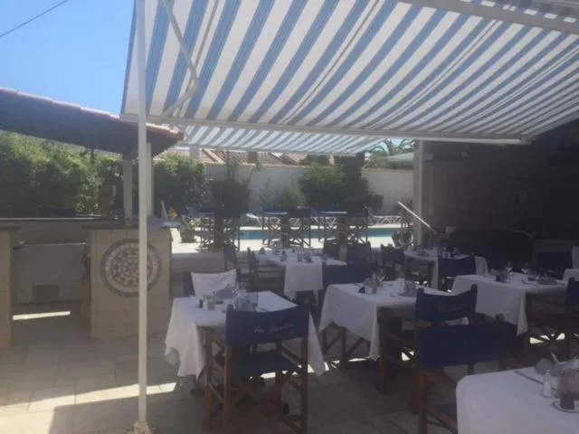 Patio in Le Galion Hotel et Restaurant Canet Plage - Logis