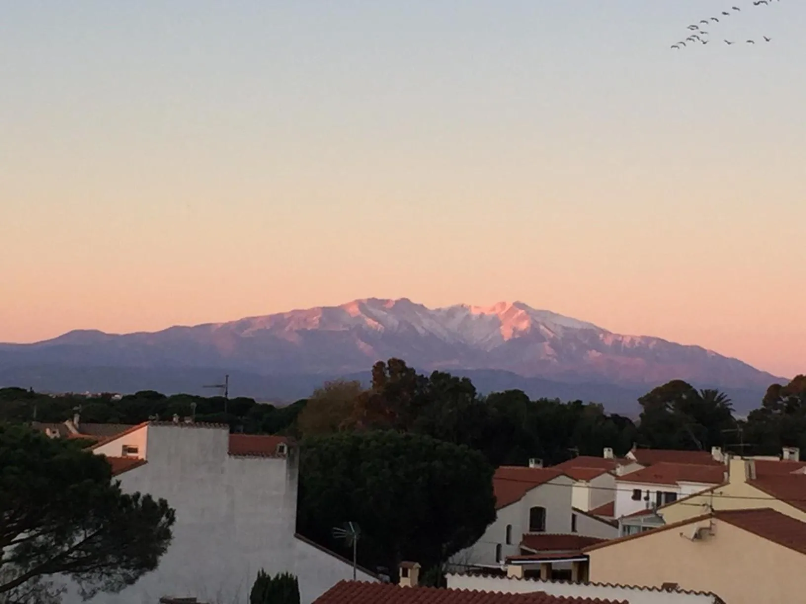 Mountain view in Le Galion Hotel et Restaurant Canet Plage - Logis