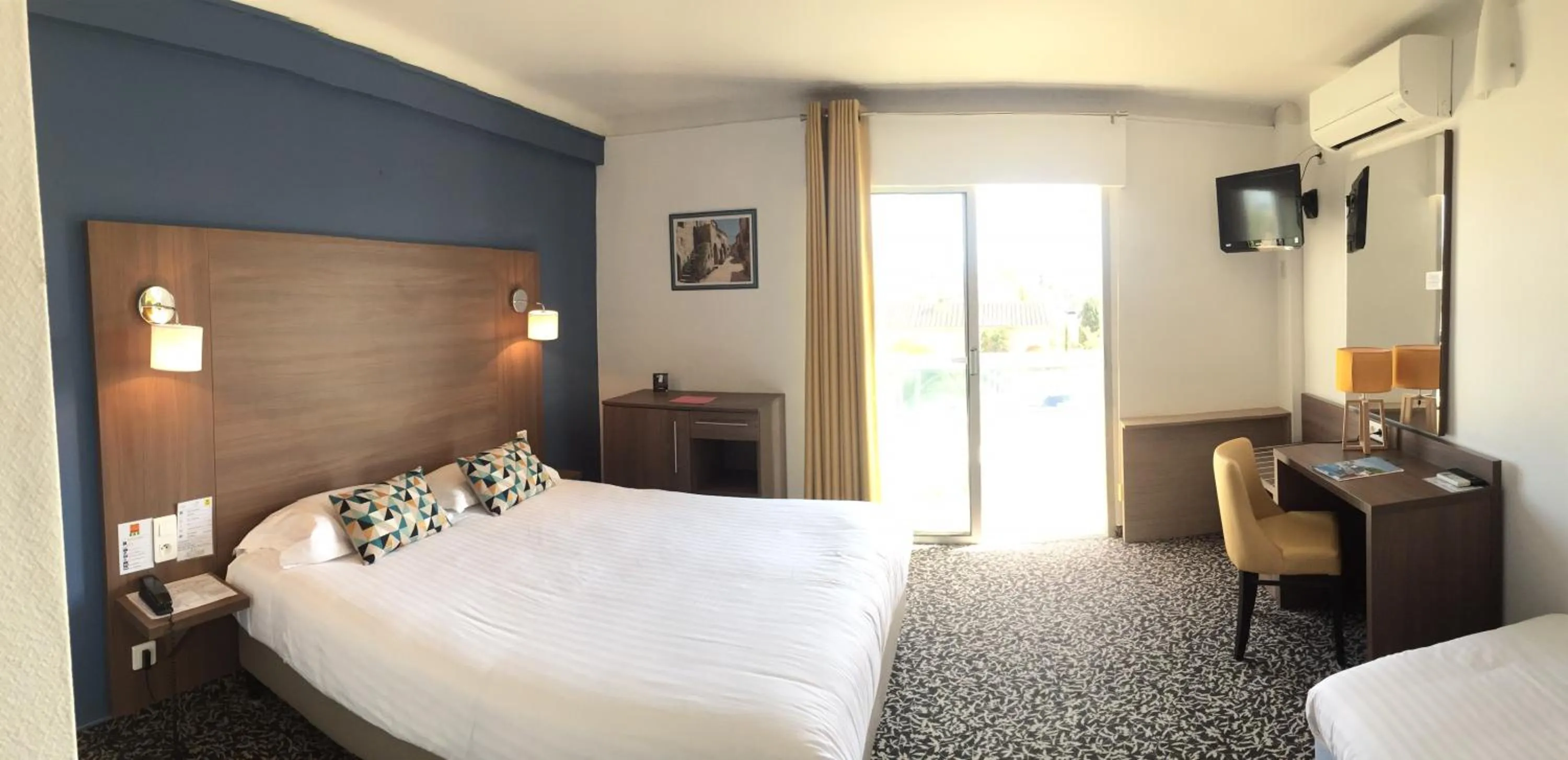 Bedroom, Bed in Le Galion Hotel et Restaurant Canet Plage - Logis