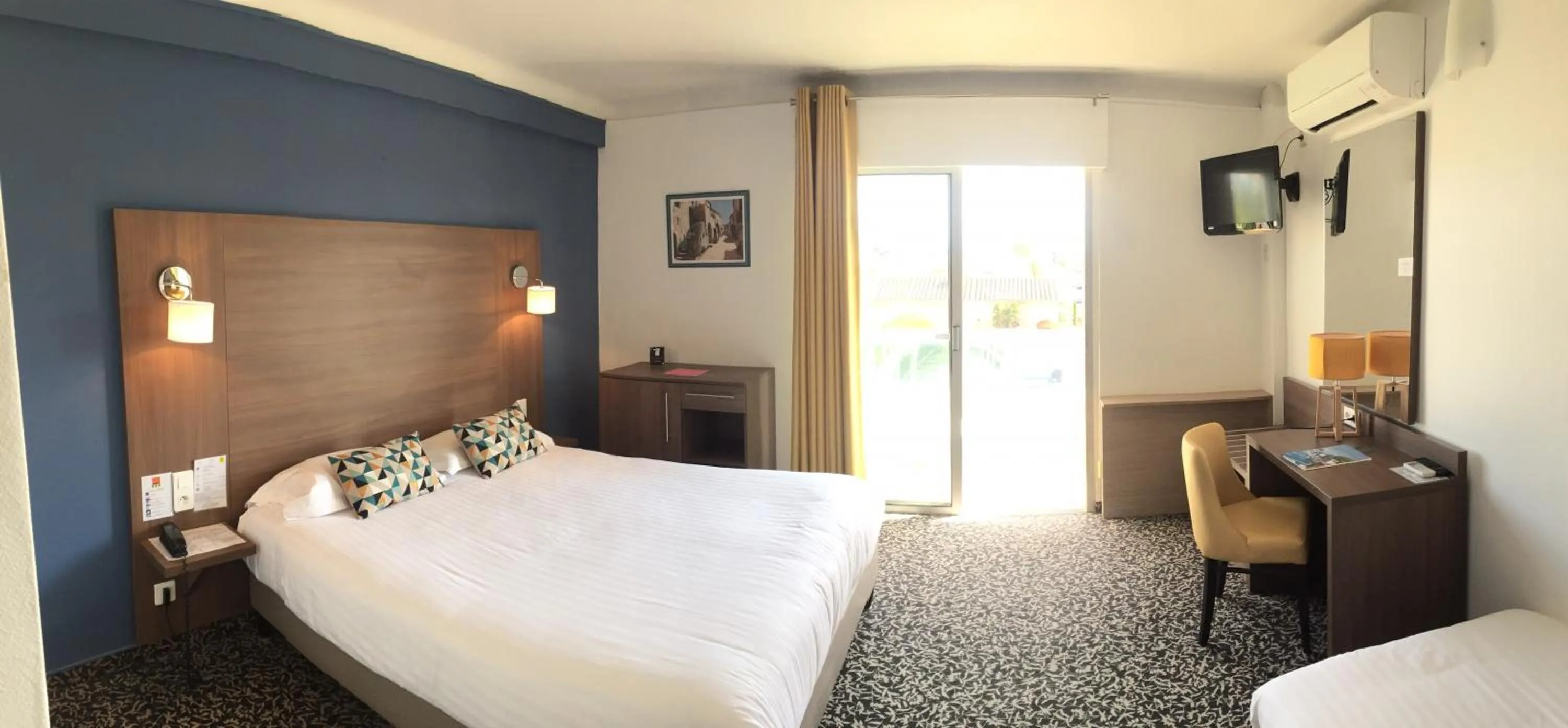 Bedroom, Bed in Le Galion Hotel et Restaurant Canet Plage - Logis
