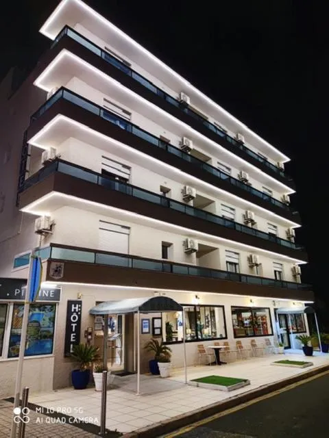 Property building in Le Galion Hotel et Restaurant Canet Plage - Logis