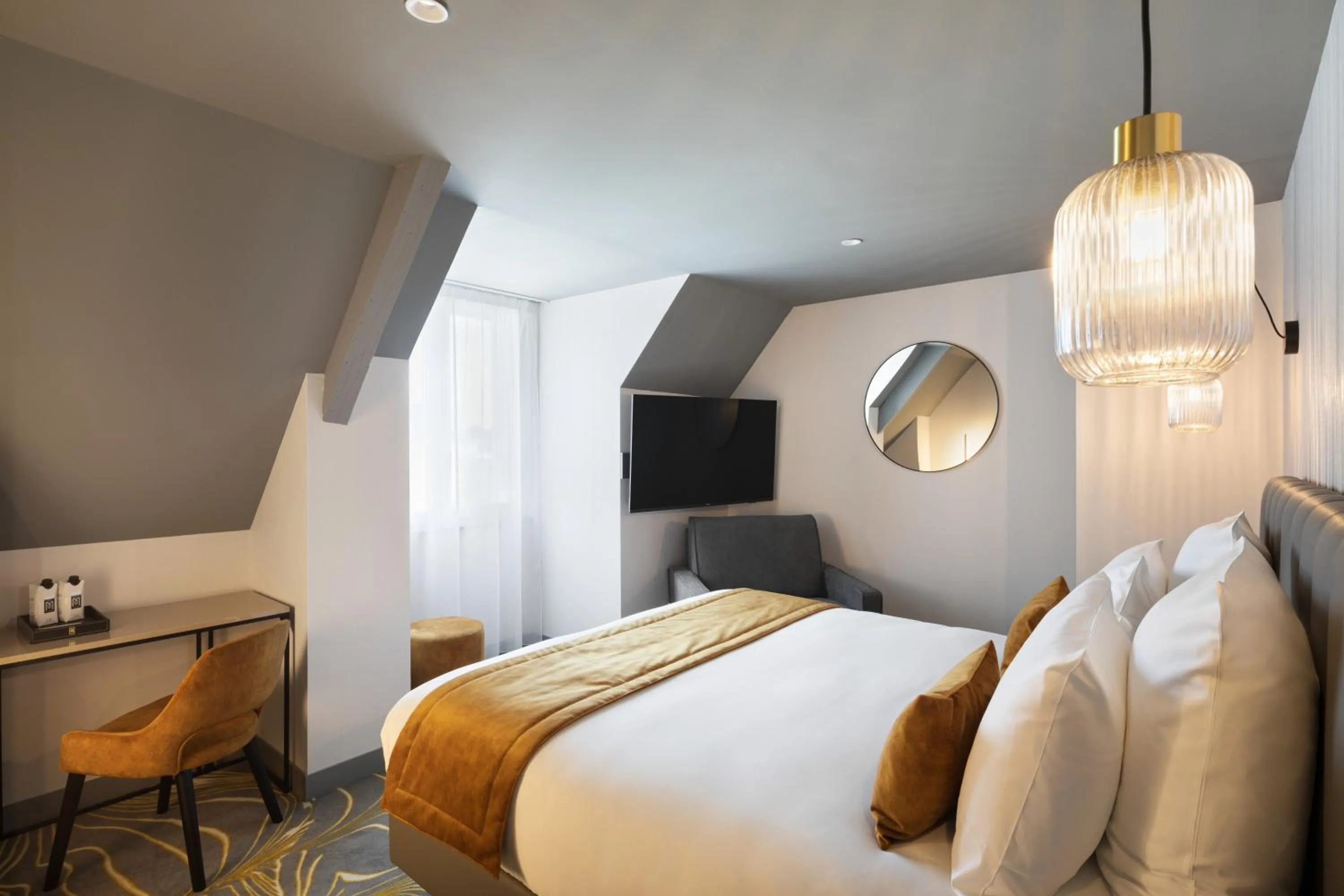 Bed in Hôtel & Spa Le Maury, Vannes, The Originals Boutique