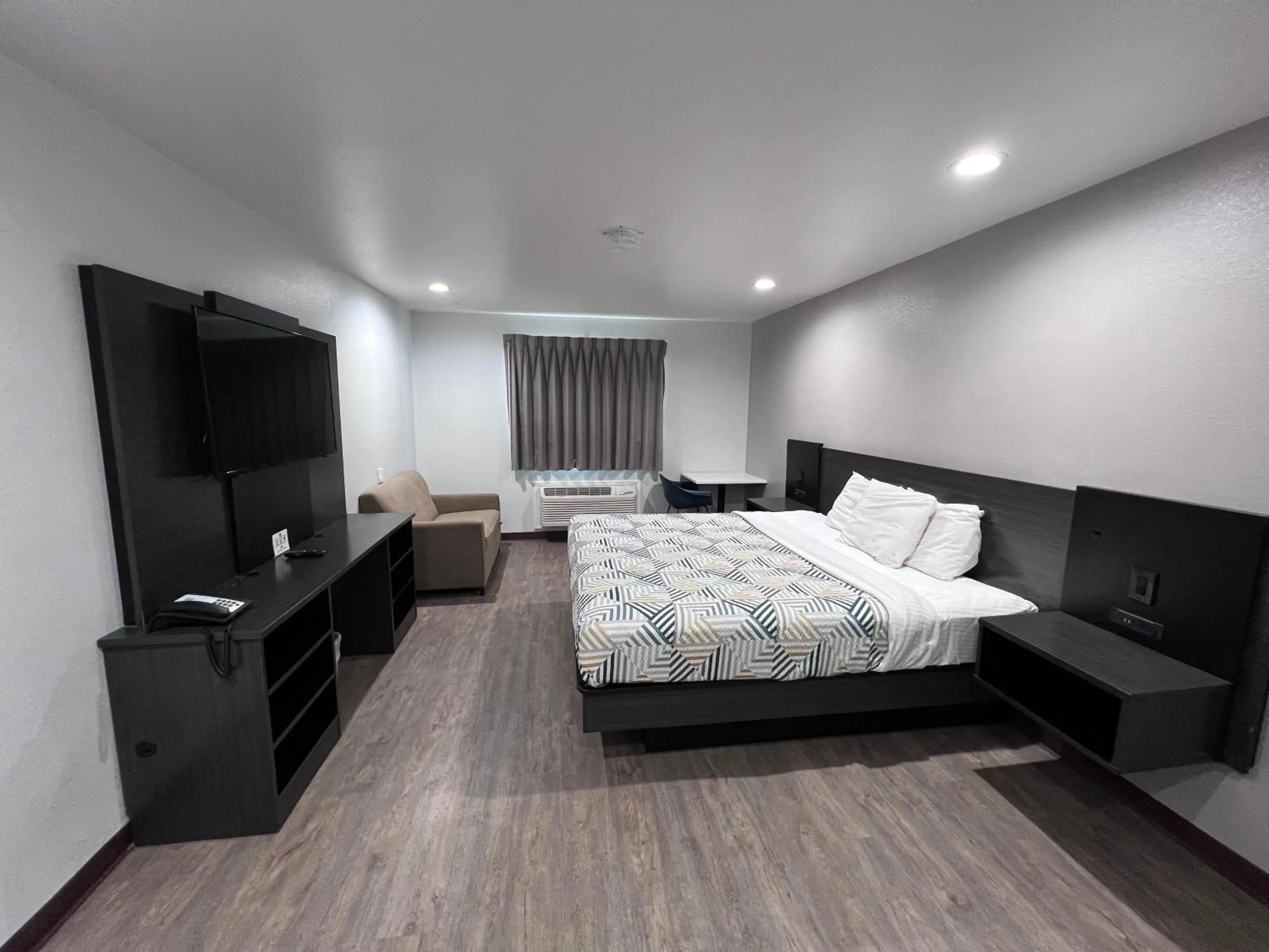 Bed in Motel 6 Bullhead City, Az - Laughlin