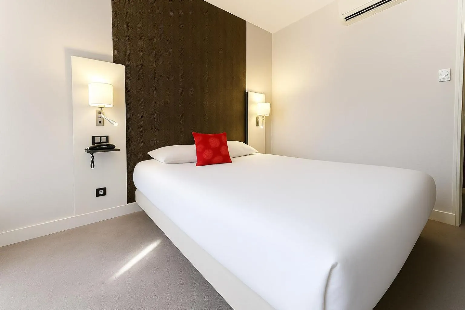 Bedroom, Bed in Hôtel Albert Elisabeth Gare SNCF