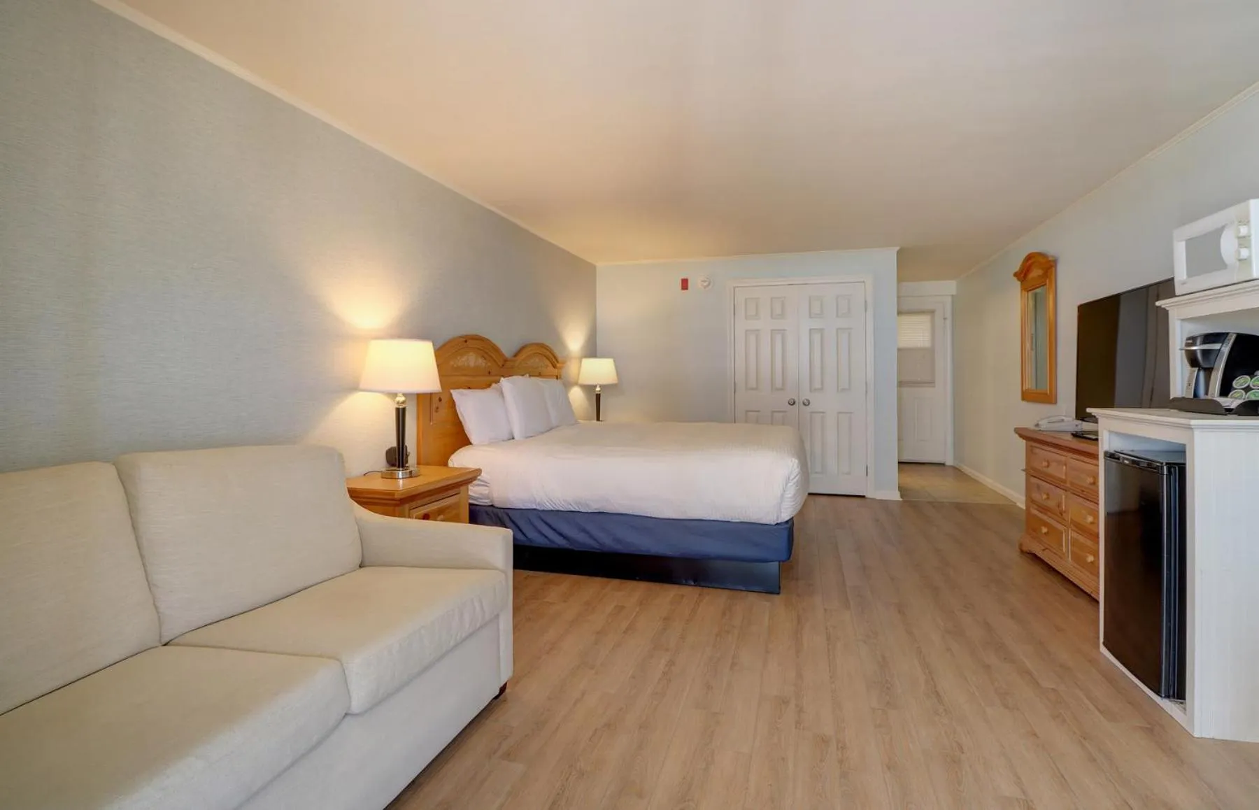 Bedroom, Bed in Norseman Resort on the Beach