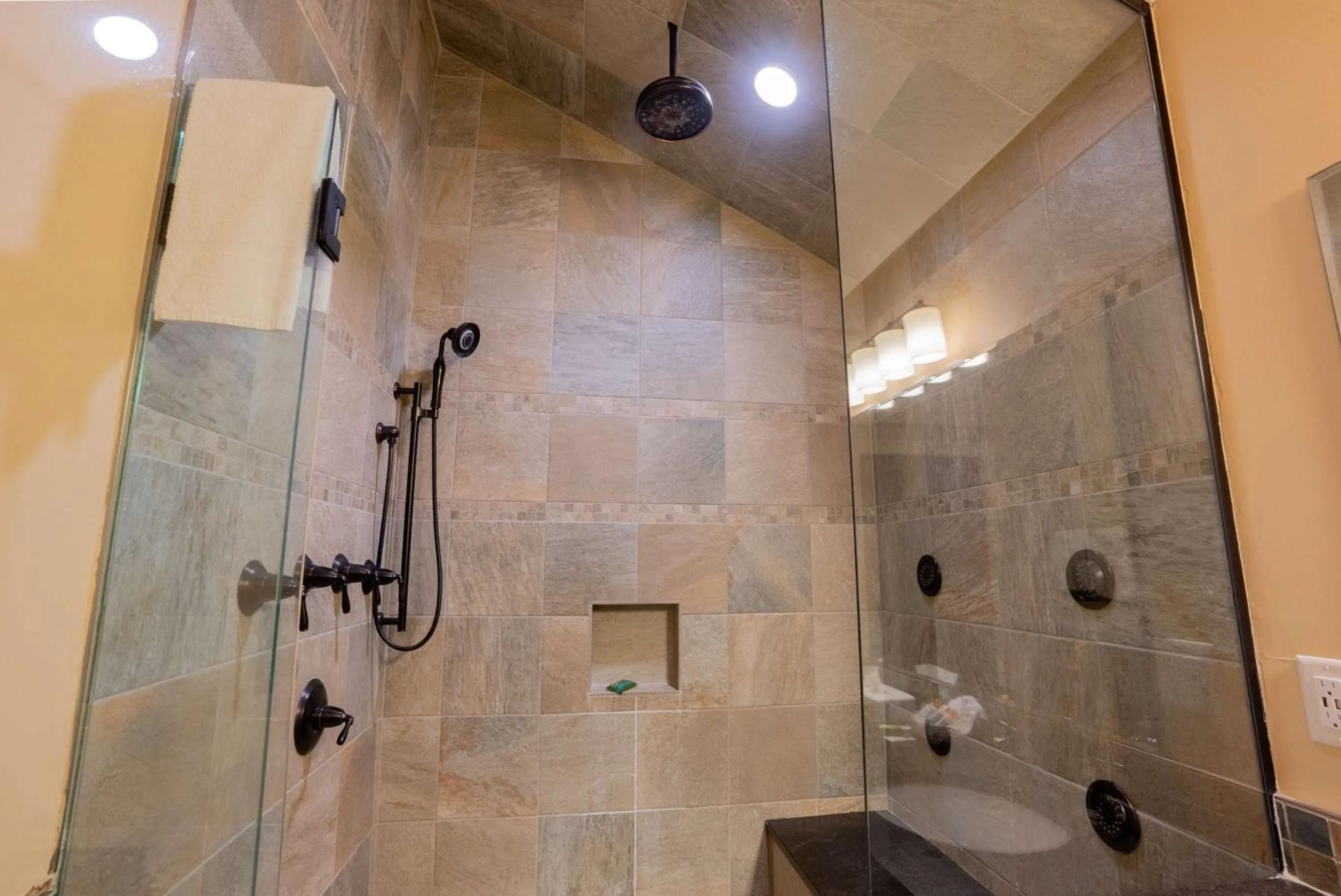 Bathroom in Norseman Resort on the Beach