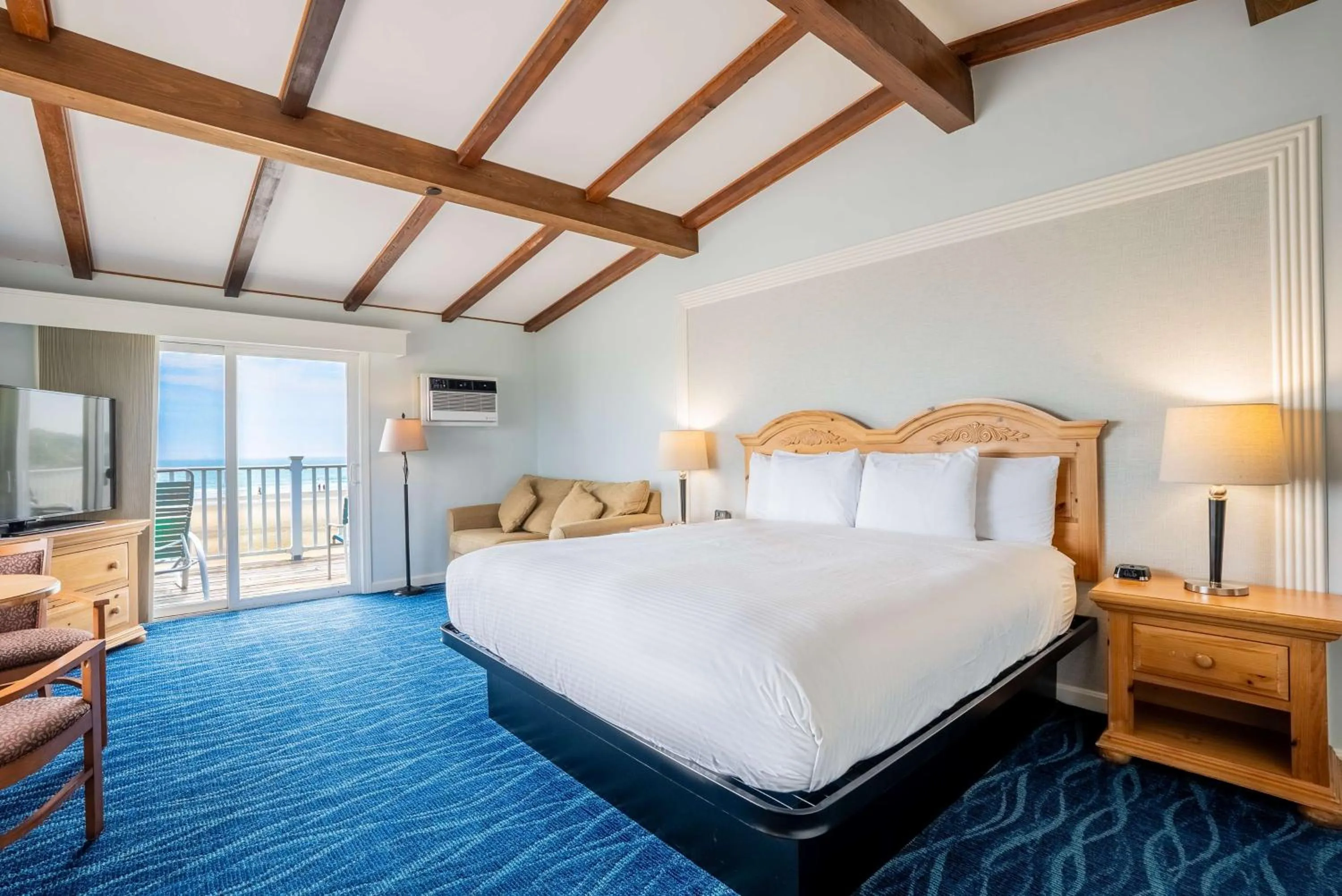 Bed in Norseman Resort on the Beach