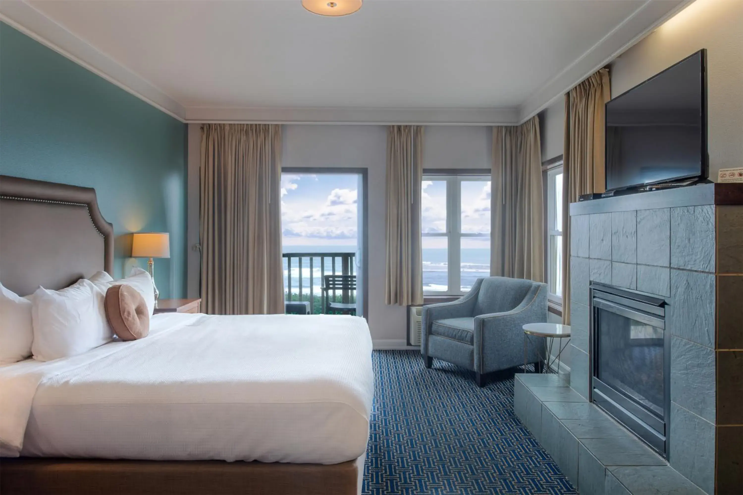 One-Bedroom Suite: Ocean View in Inn at Nye Beach One-Bedroom Suite: Ocean View in Inn at Nye Beach