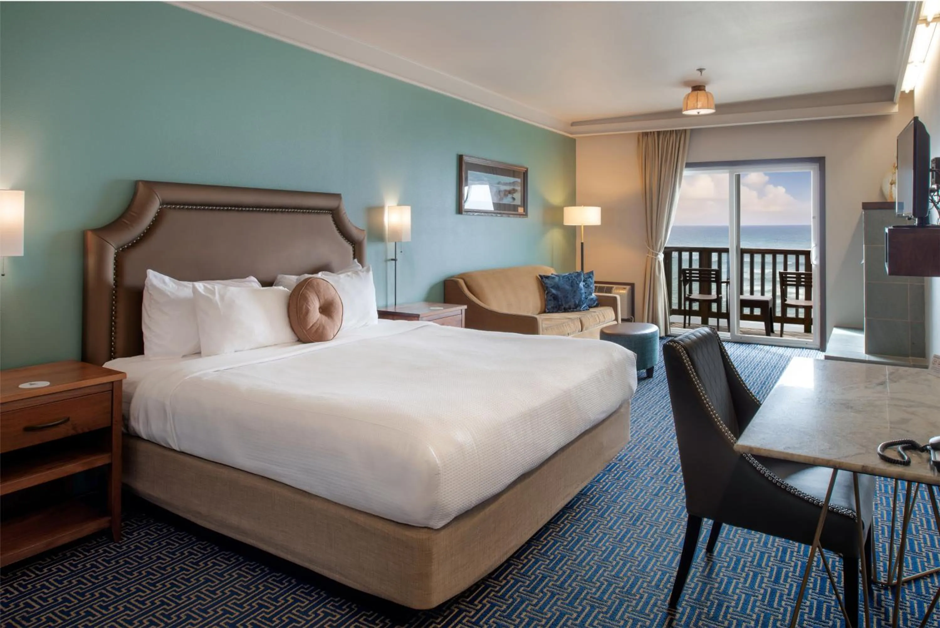 Bed in Inn at Nye Beach