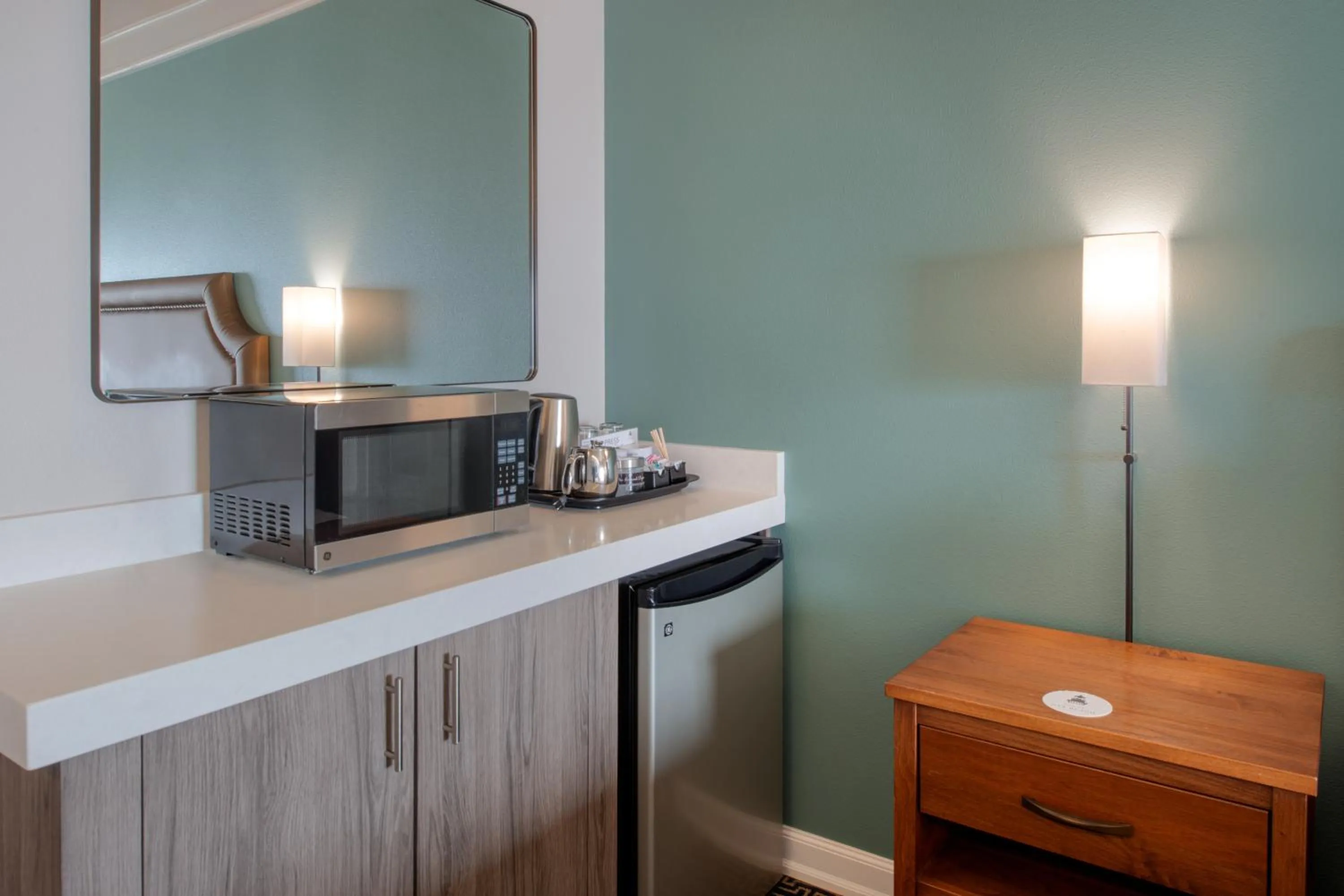 microwave in Inn at Nye Beach