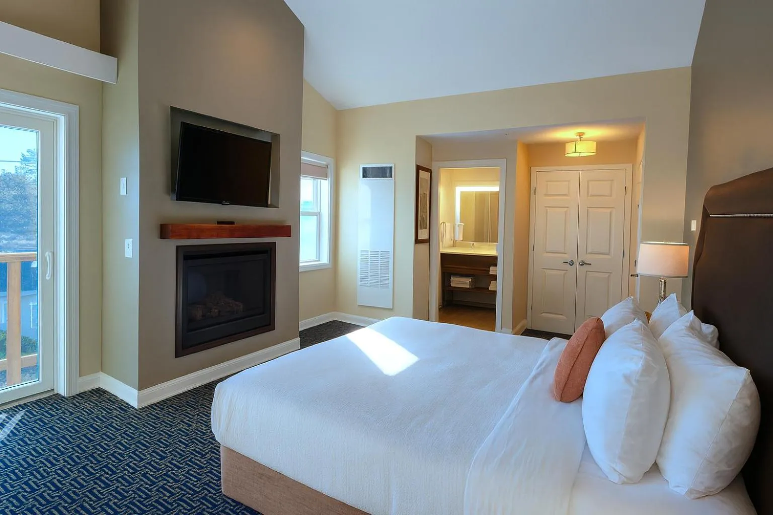 Bedroom, Bed in Inn at Nye Beach