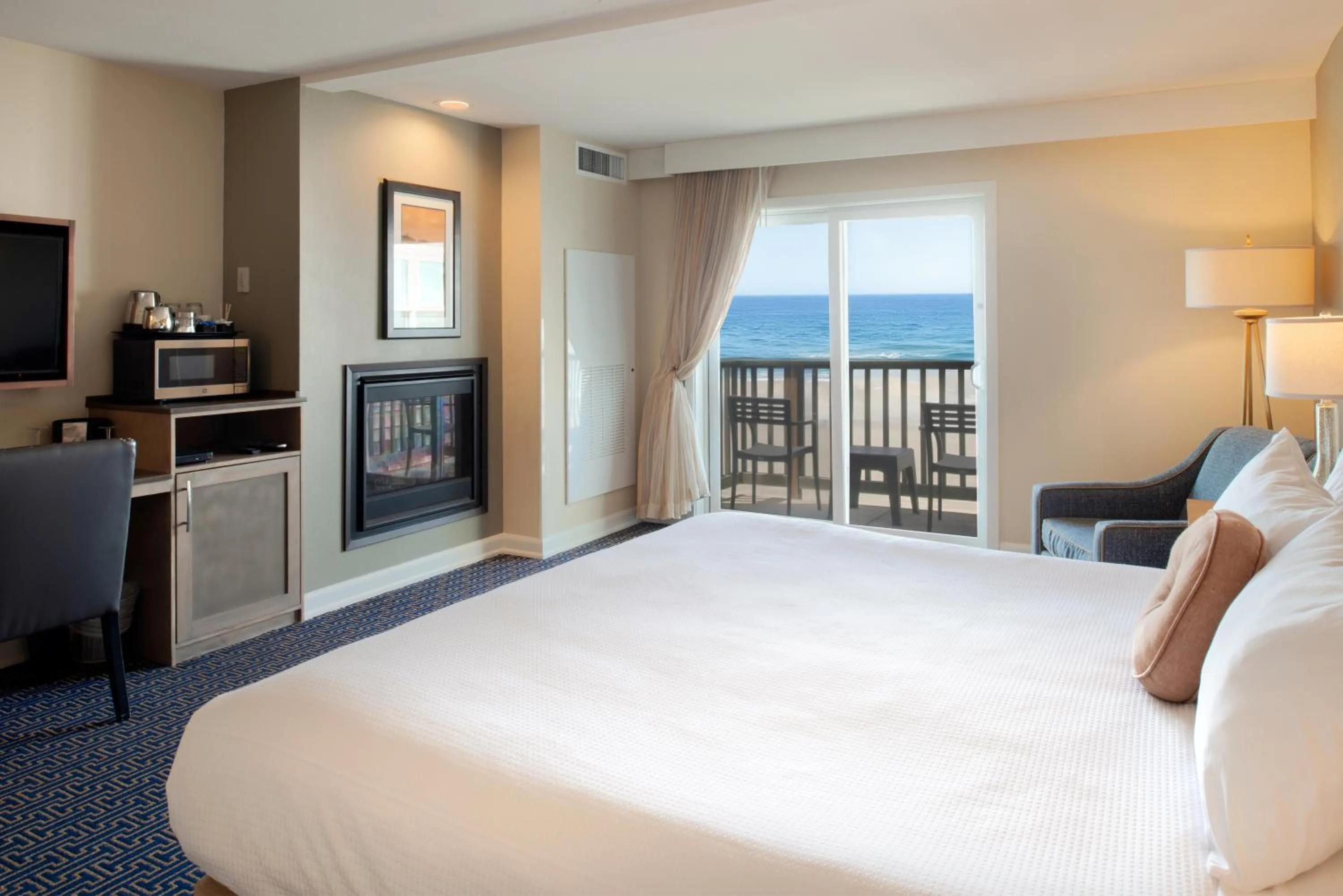 Bed in Inn at Nye Beach