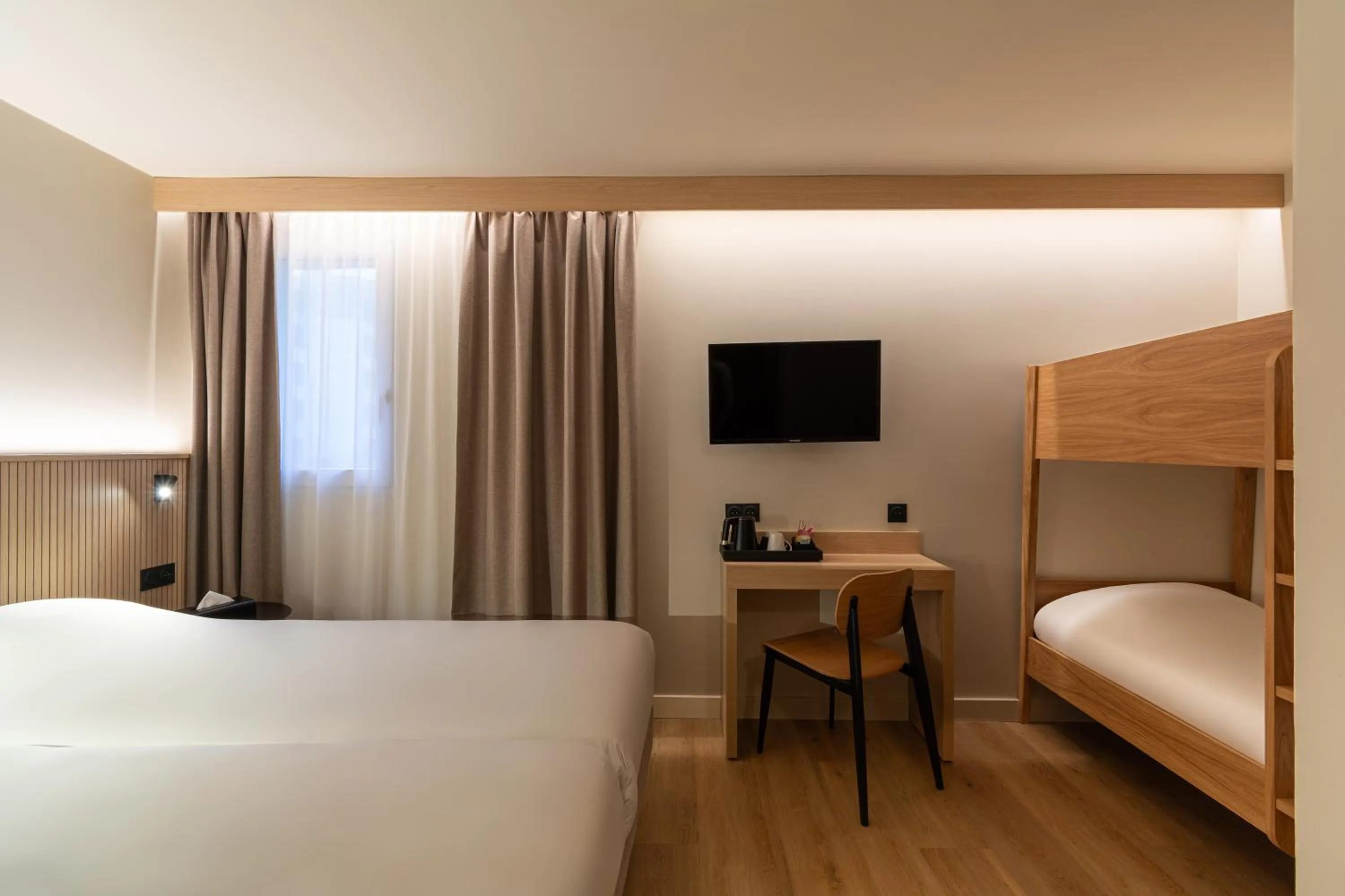 Bedroom, Bed in Grand Hôtel De La Seine