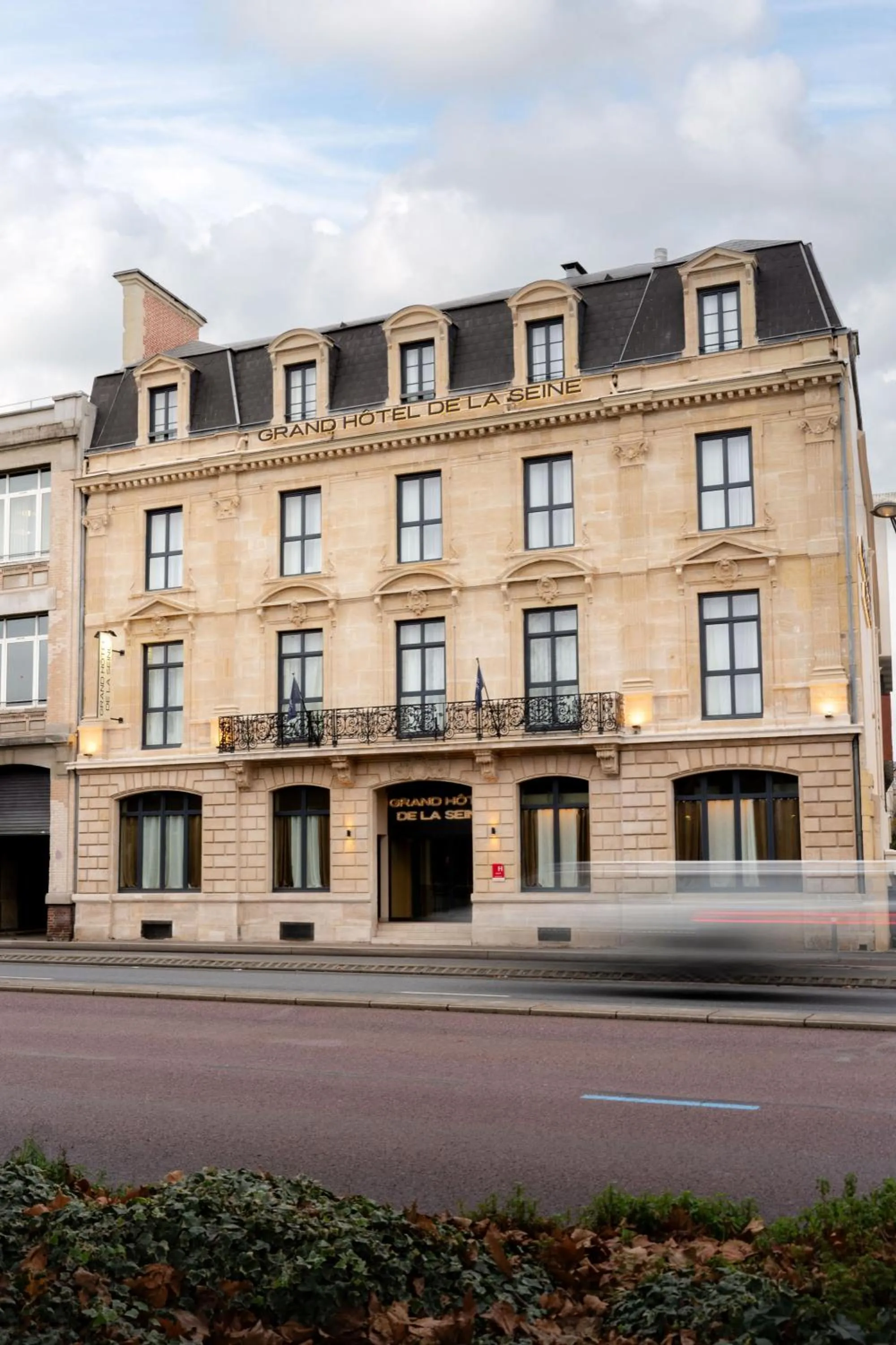Facade/entrance in Grand Hôtel De La Seine