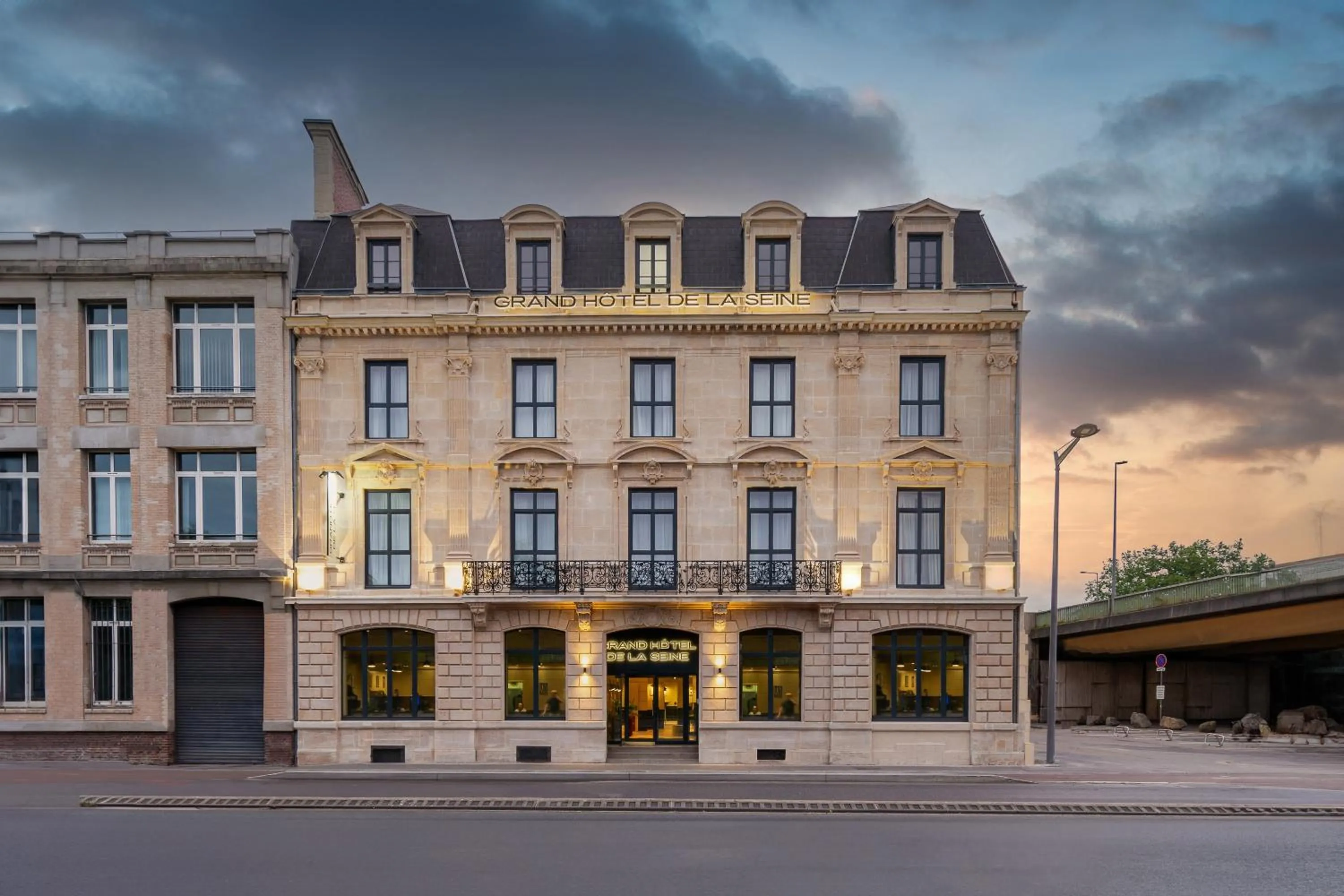 Facade/entrance in Grand Hôtel De La Seine