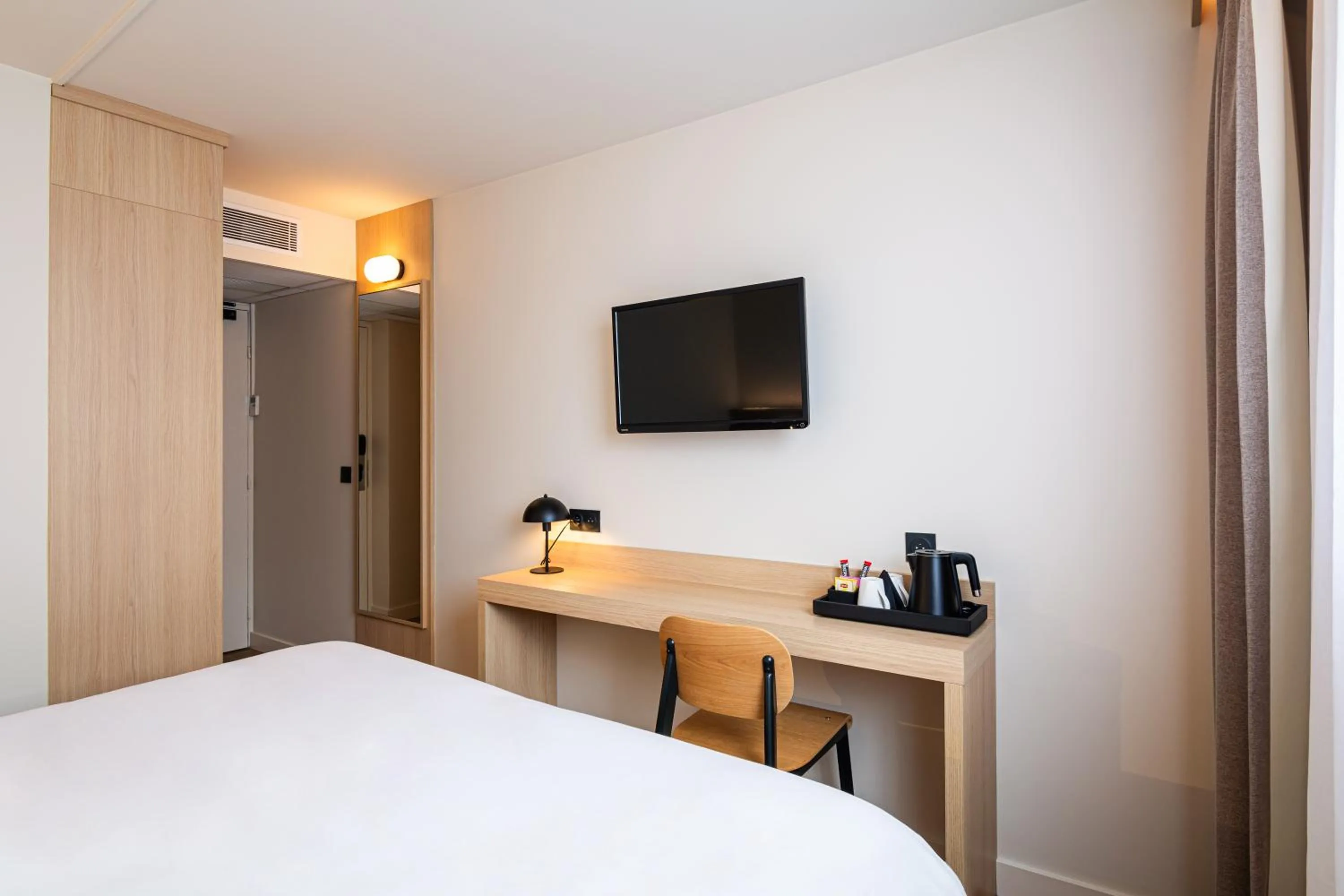 Bedroom, Bed in Grand Hôtel De La Seine