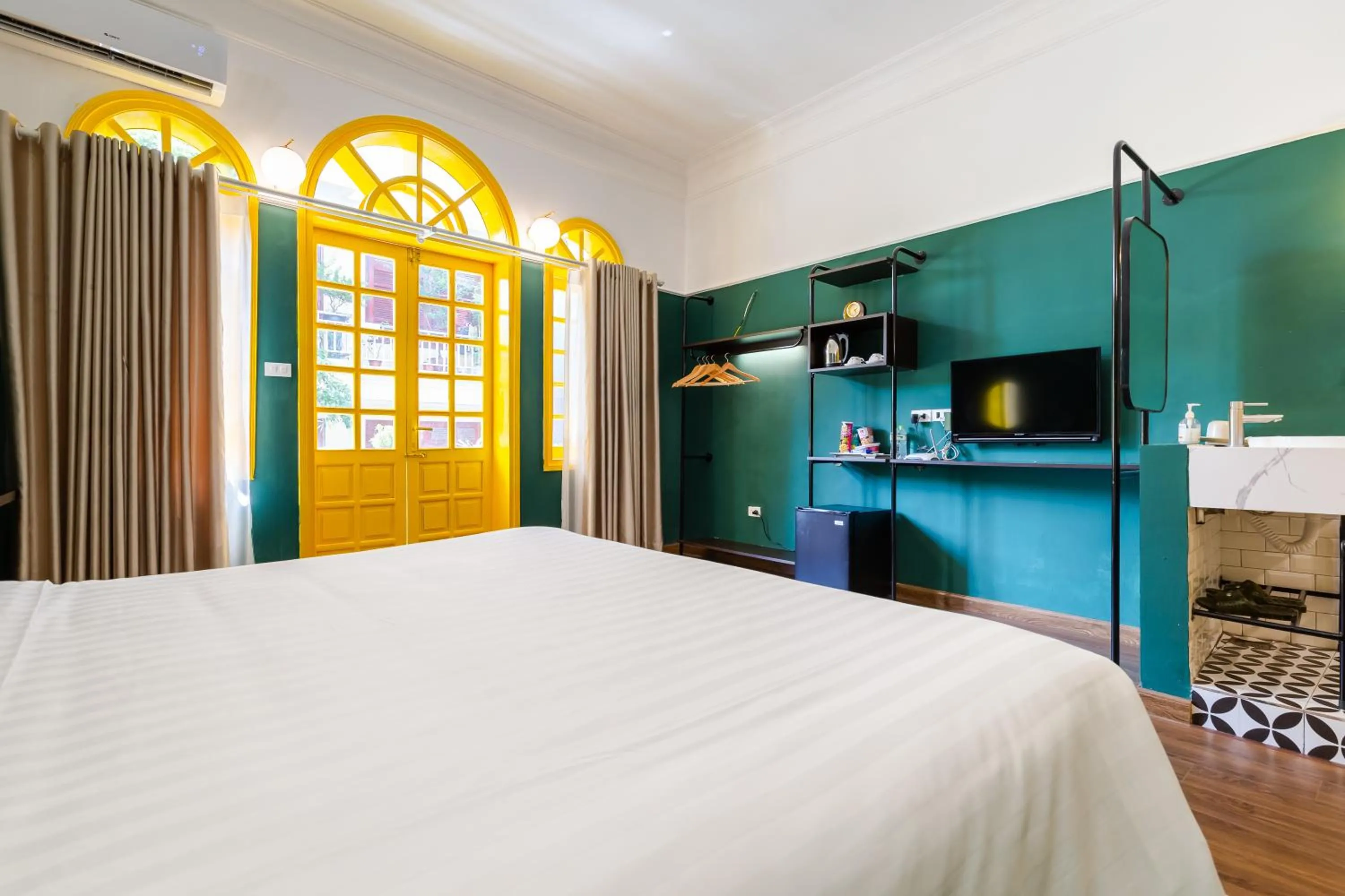 Bed in The Poppy Villa & Hotel