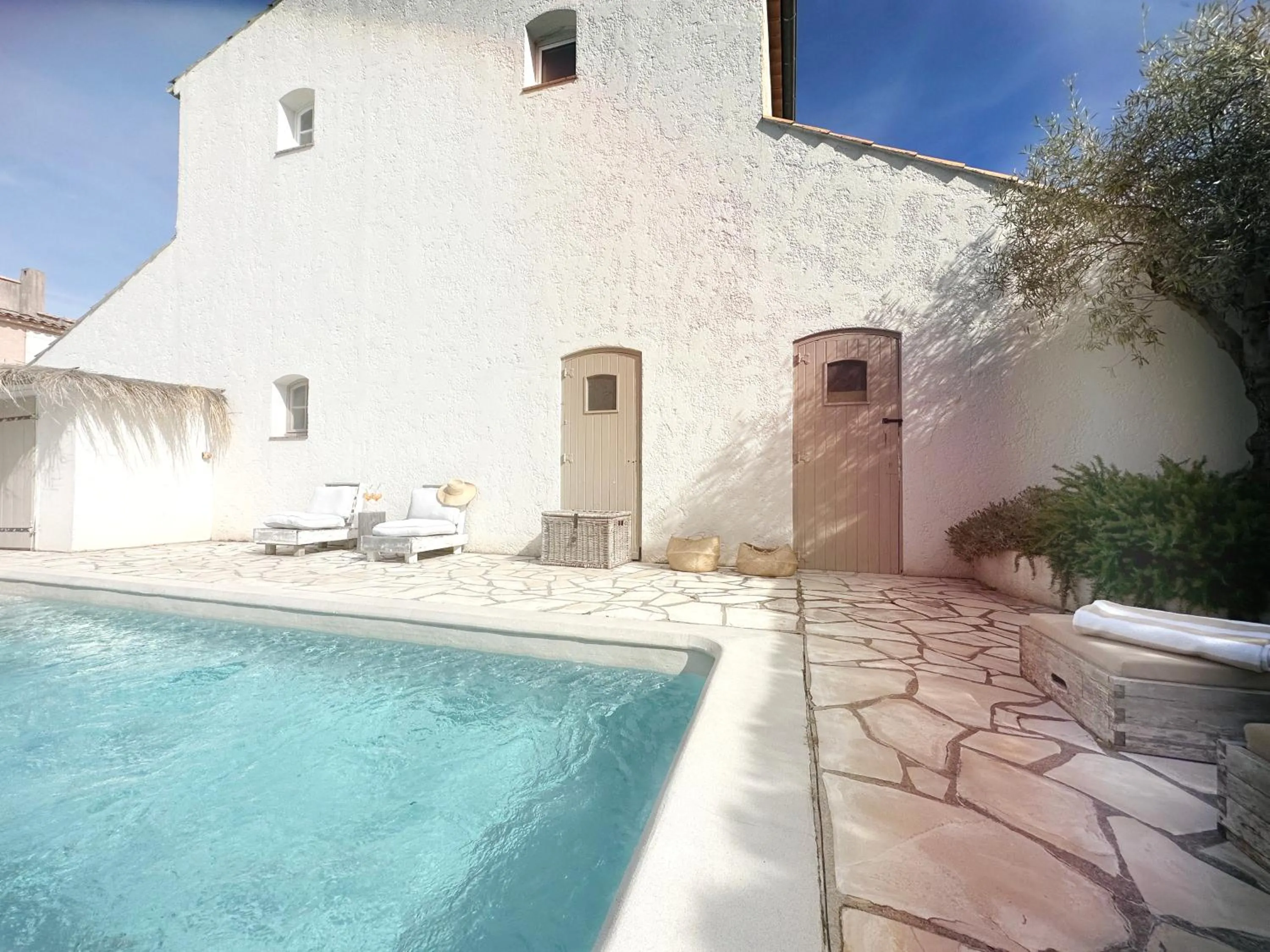 Swimming pool in Blanc Sable Hôtel