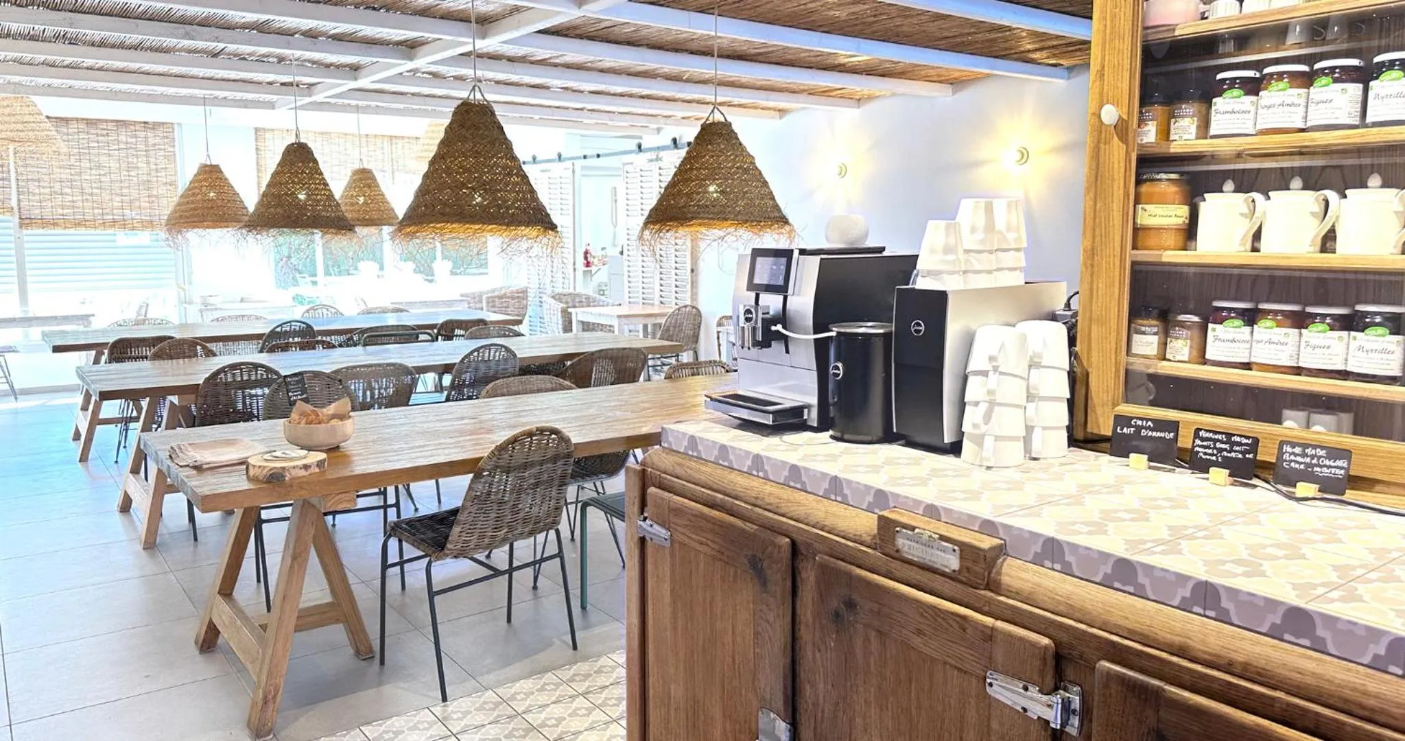 Restaurant/places to eat in Blanc Sable Hôtel