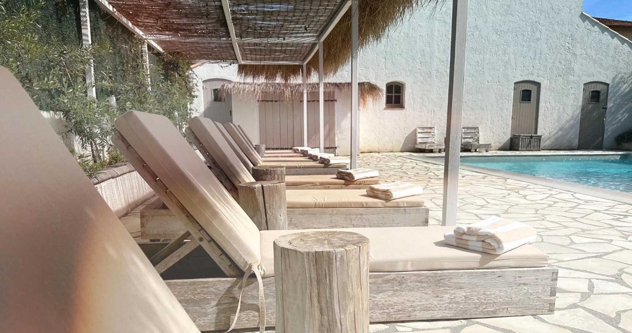 Patio in Blanc Sable Hôtel