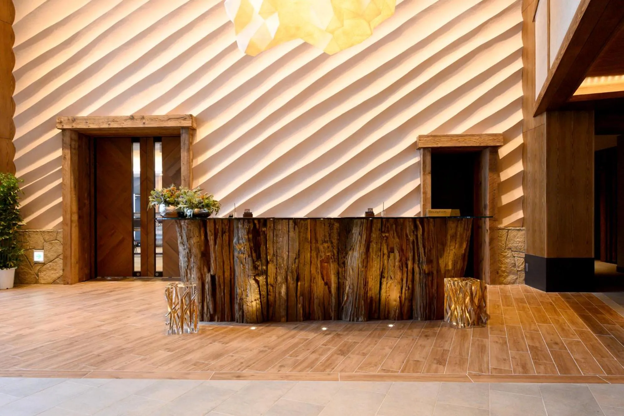 Lobby or reception in Yu Kiroro, Ski-in Ski-out Luxury Residences