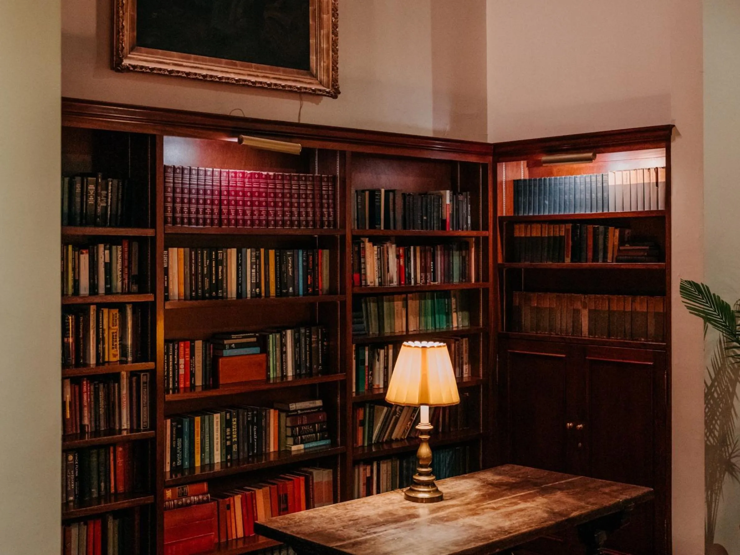 Library in Arizona Inn