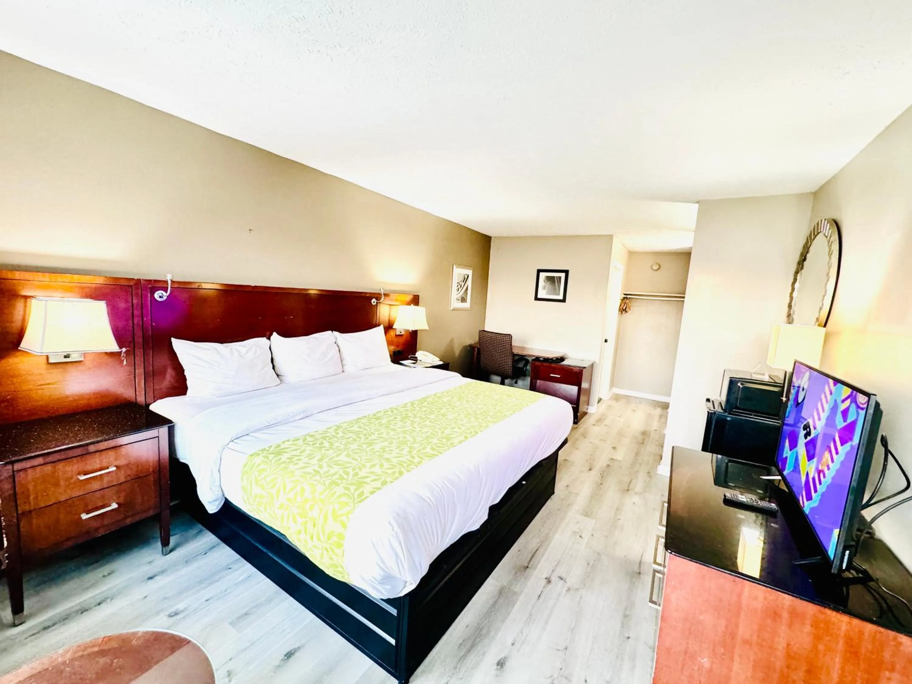 Bed in Rodeway Inn Jackson Northwest