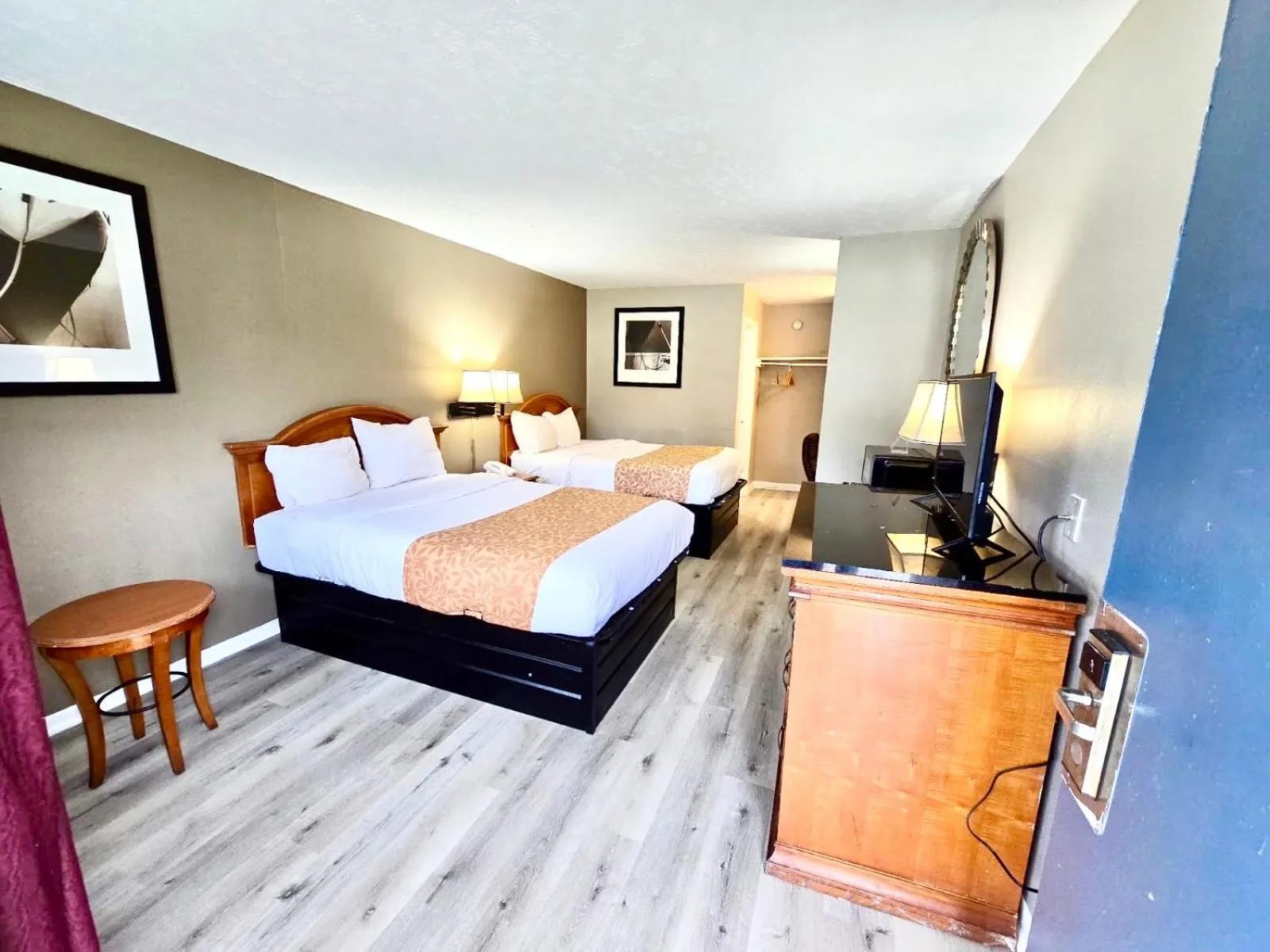 Bed in Rodeway Inn Jackson Northwest