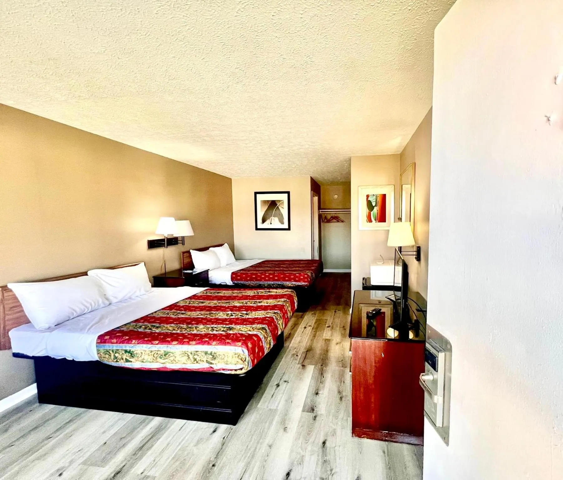 Bed in Rodeway Inn Jackson Northwest