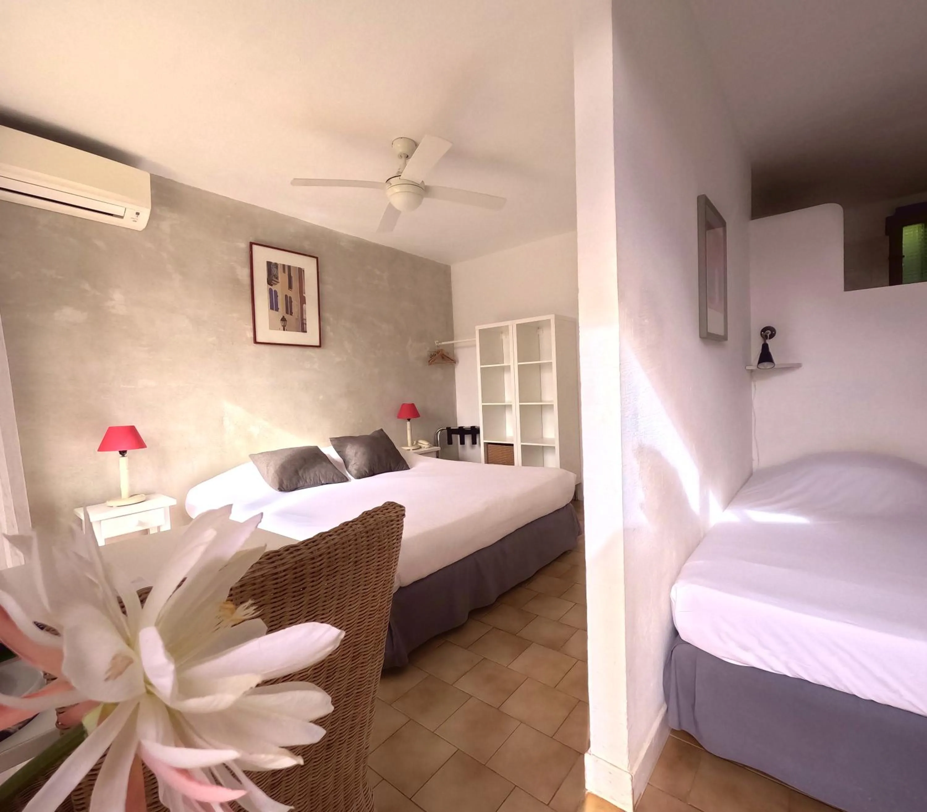 Photo of the whole room, Bed in Azur Hotel