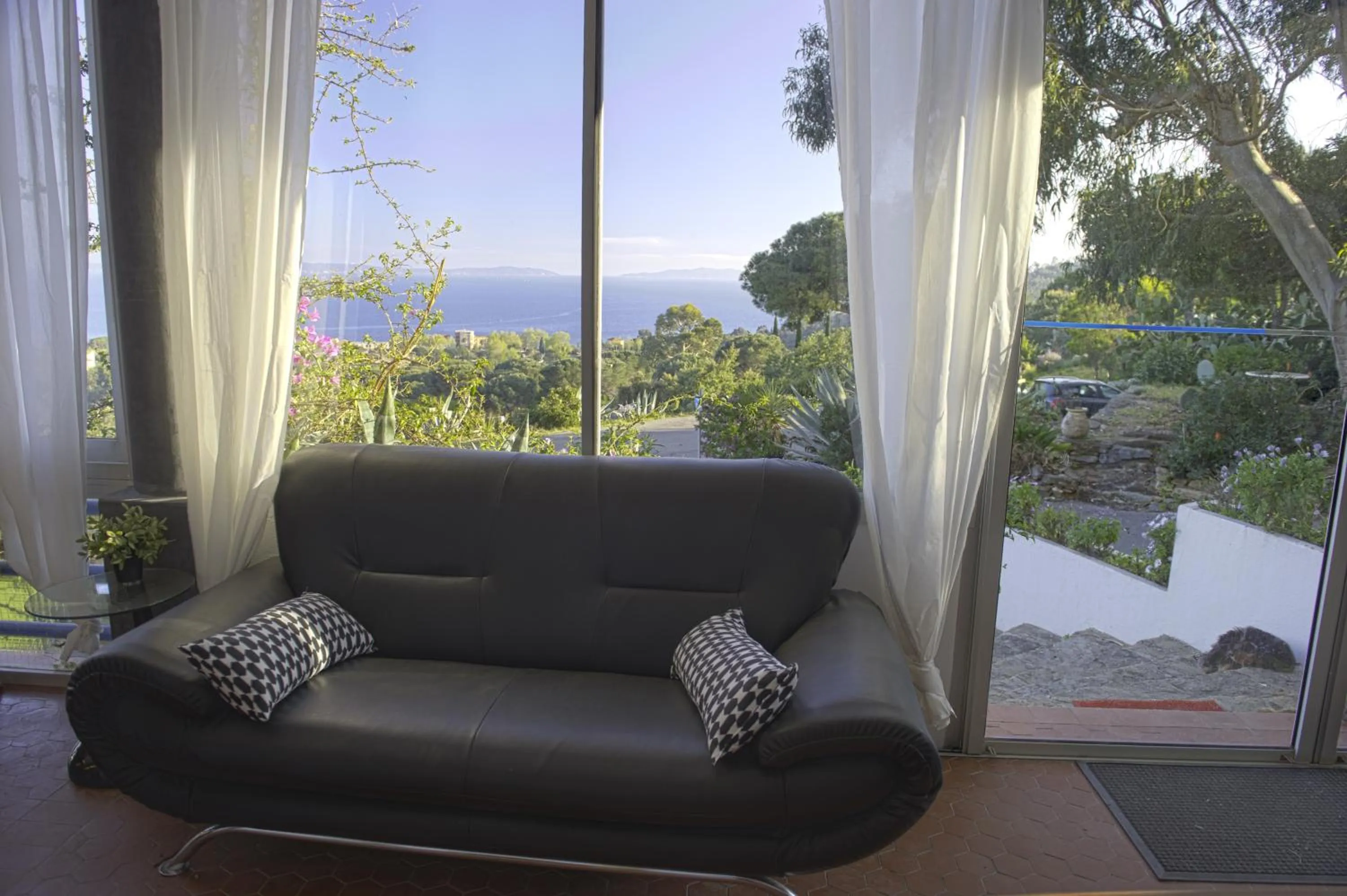 Living room in Azur Hotel