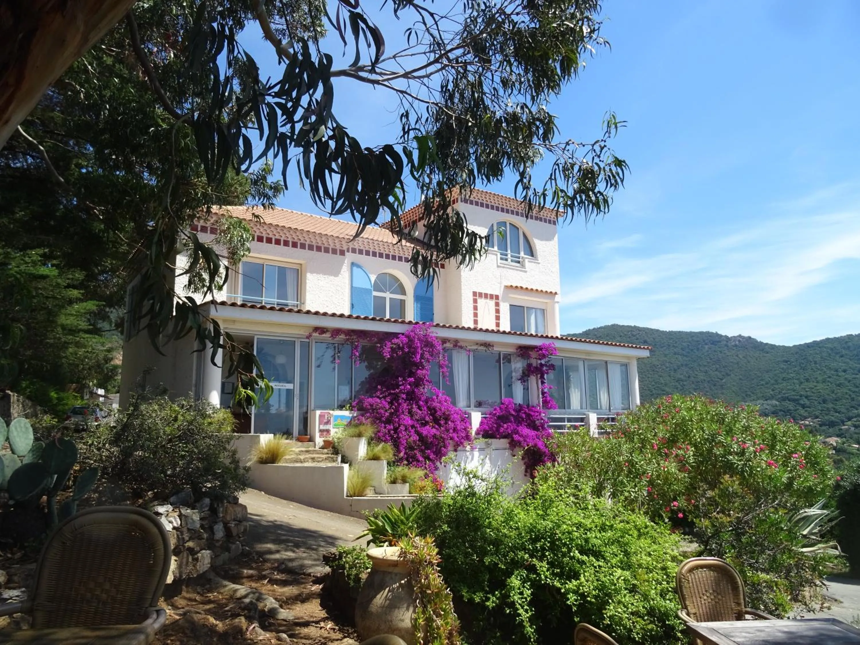 Facade/entrance in Azur Hotel