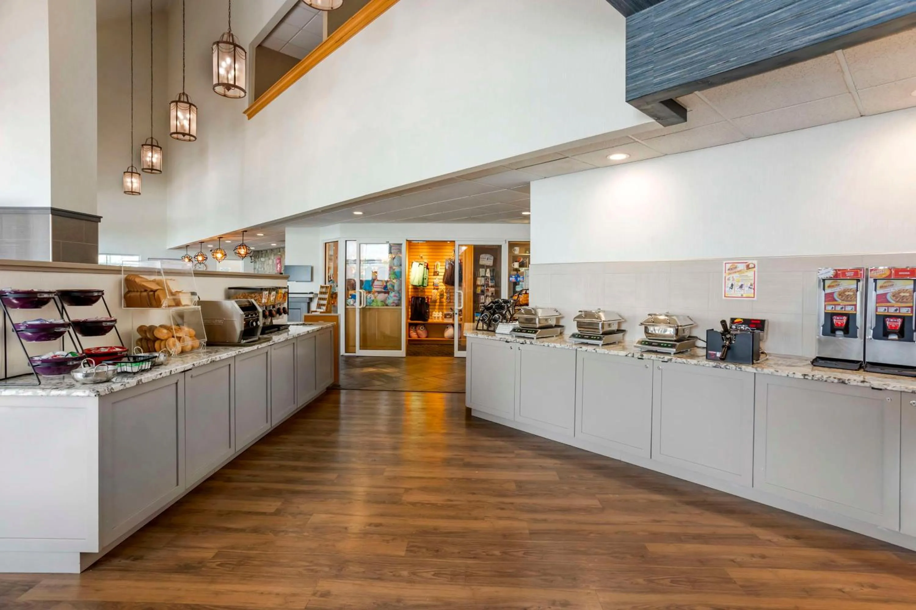 Breakfast in Best Western PLUS Revere Inn & Suites