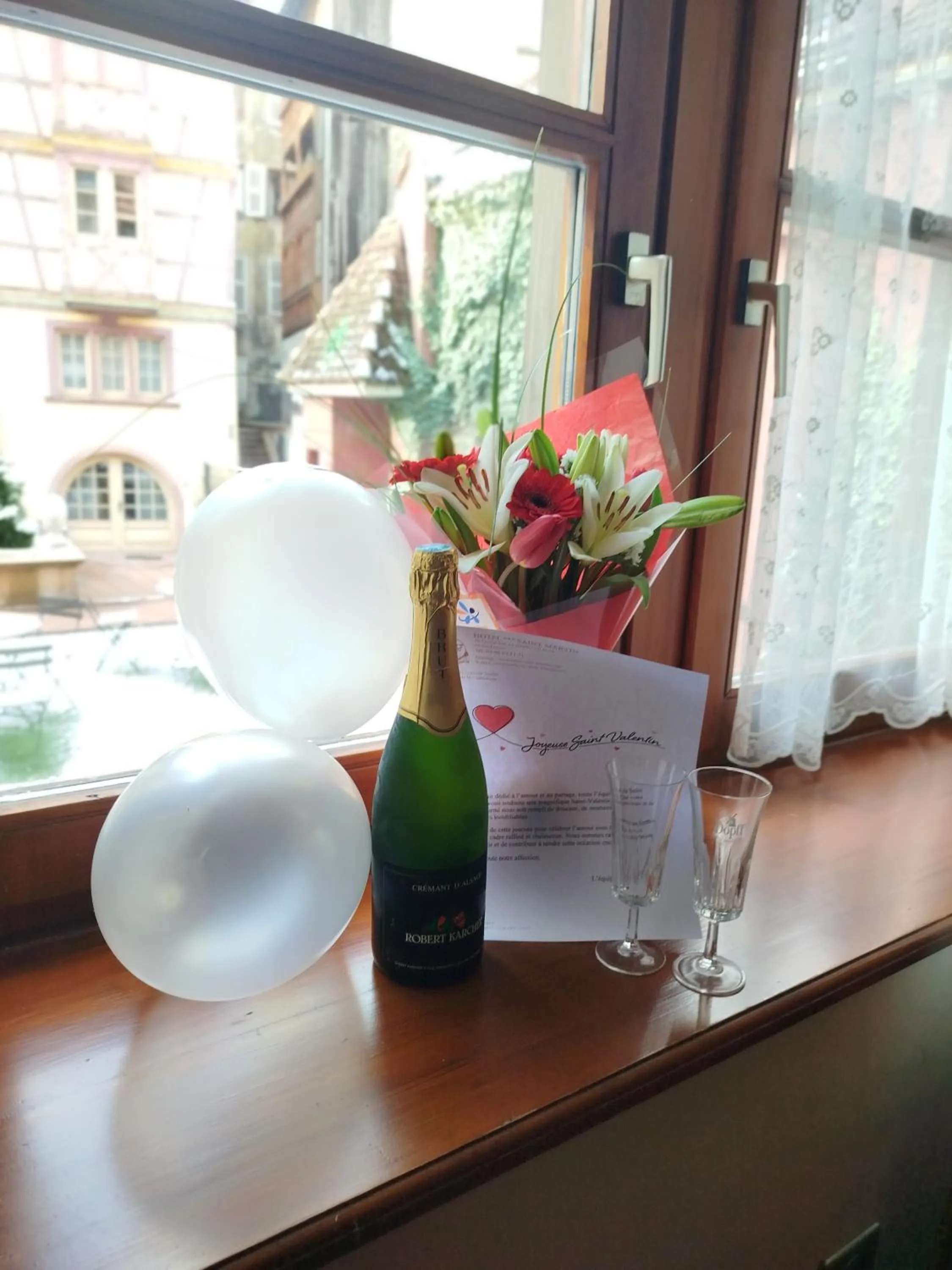 Communal lounge/ TV room in Hotel Saint-Martin