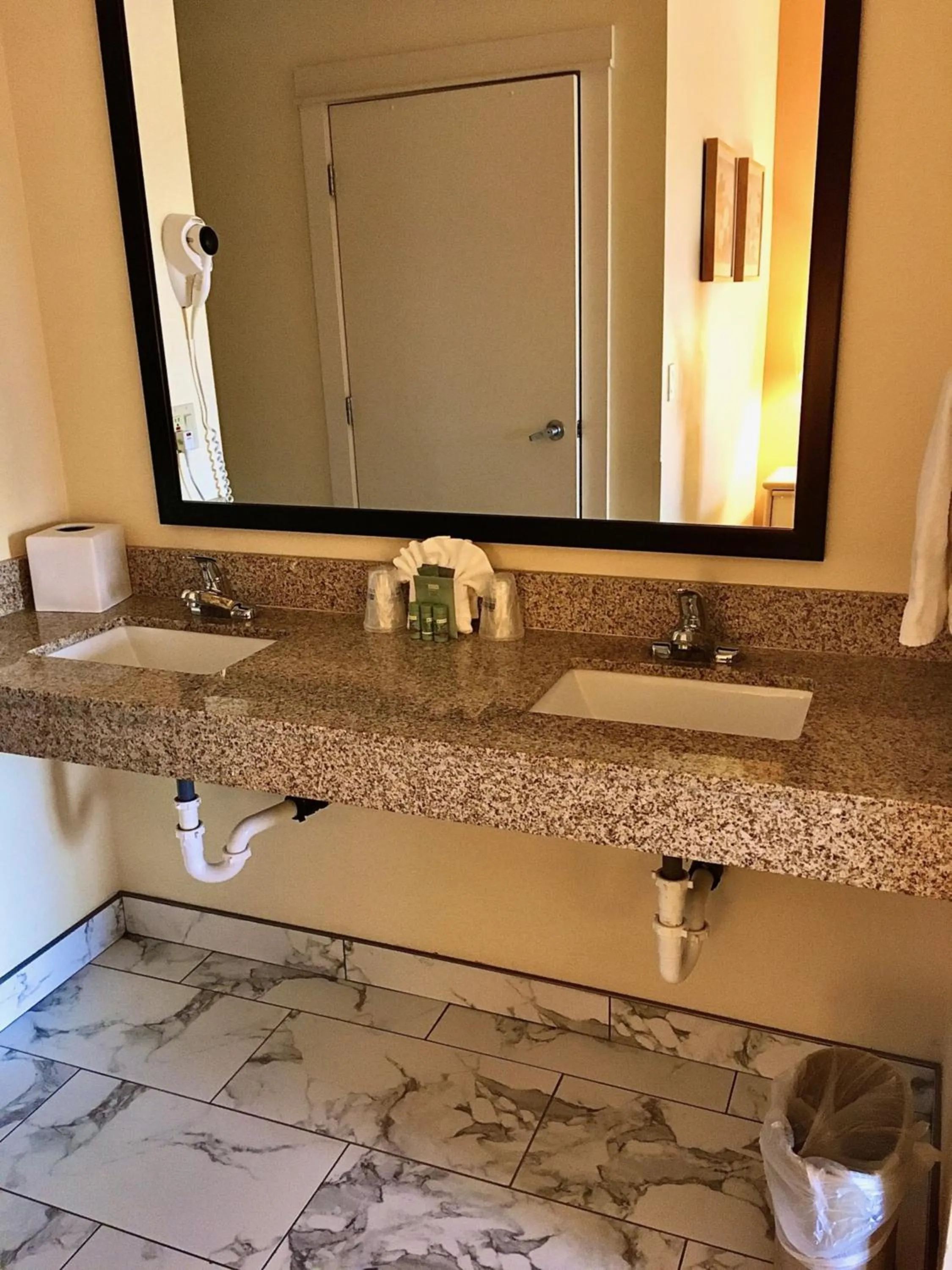 Bathroom in Lighthouse Suites Inn